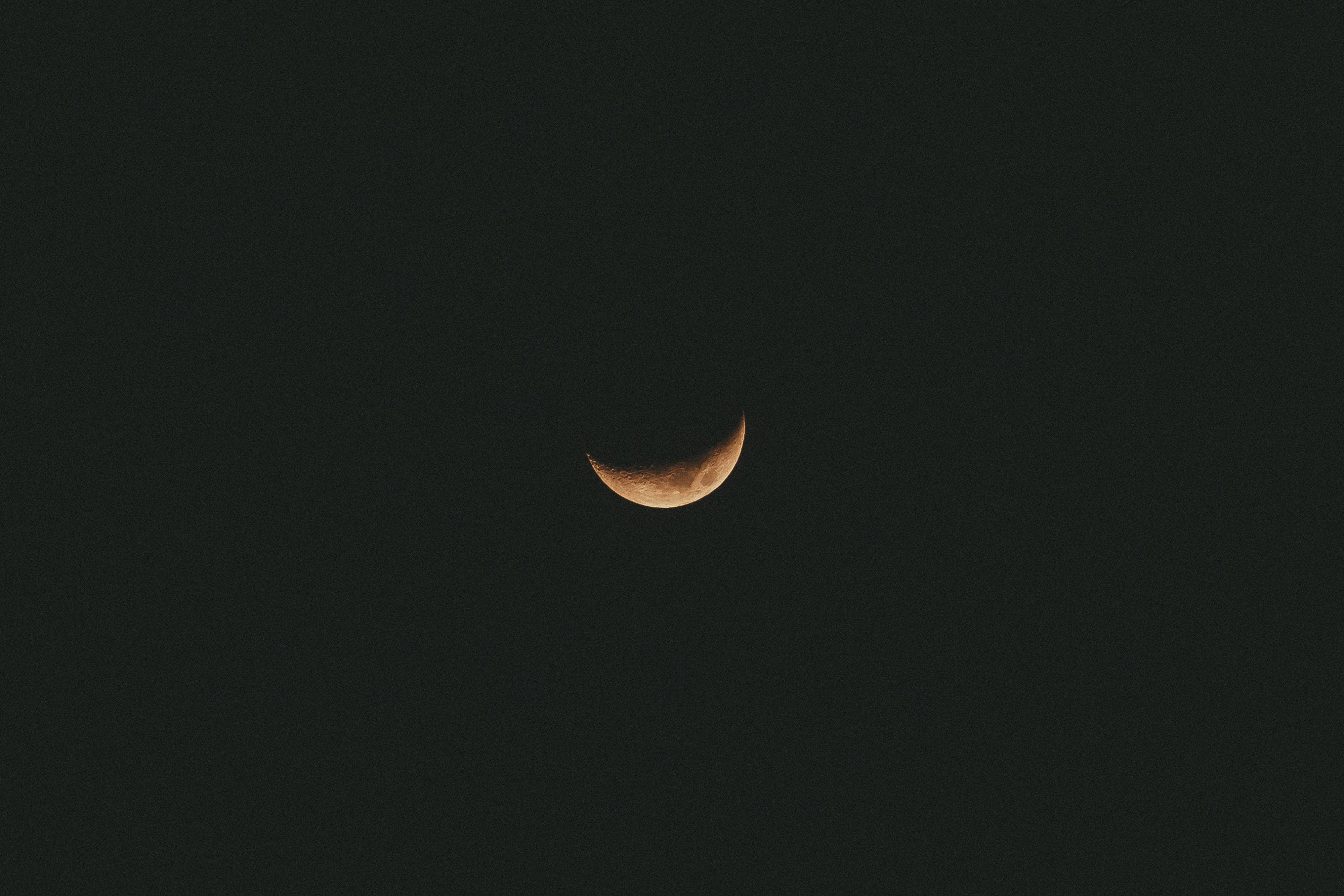 4000x2667 Crescent Moon Wallpaper
