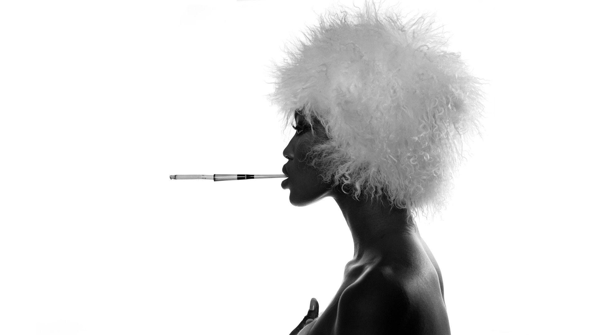 1920x1080 women, smoking, black, Naomi Campbell, cigarettes, white hair