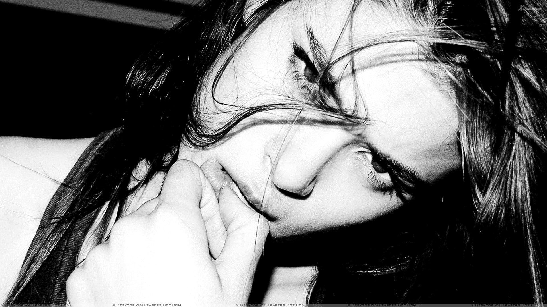 1920x1080 Jenna Pietersen Black And White Sad Face Closeup Wallpaper