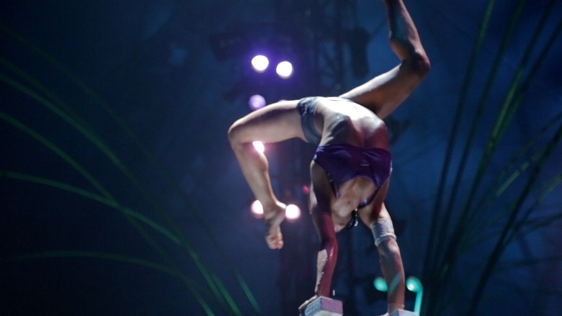 1920x1080 A contortionist's hardest moves, in slow motion