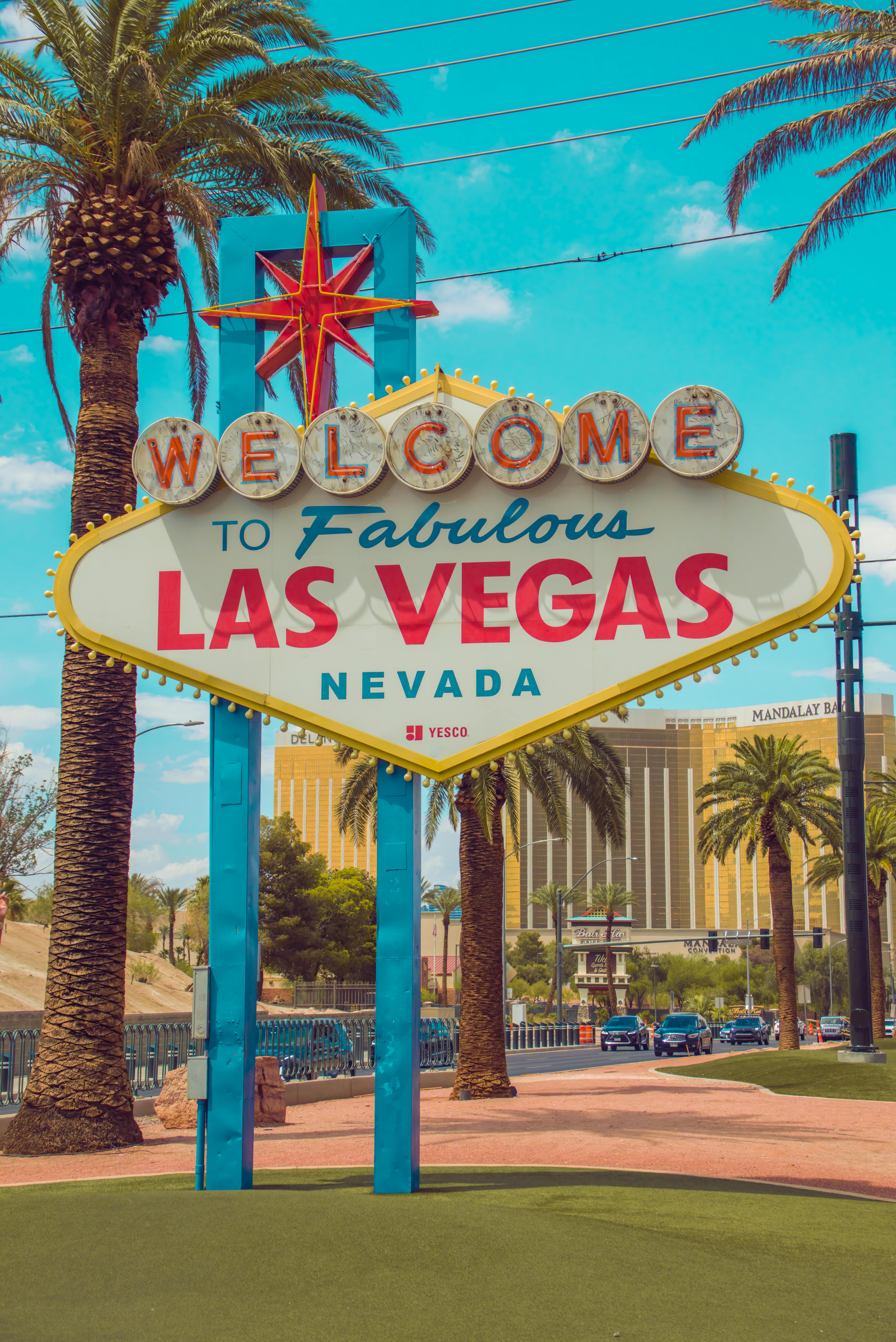 5473x8192 Welcome to Fabulous Las Vegas Sign in Paradise, Nevada, USA · Free