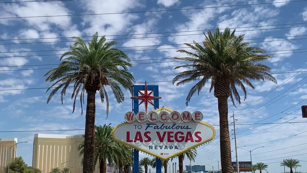 1280x720 The welcome to fabulous las vegas sign in las vegas, nevada usa at sunset