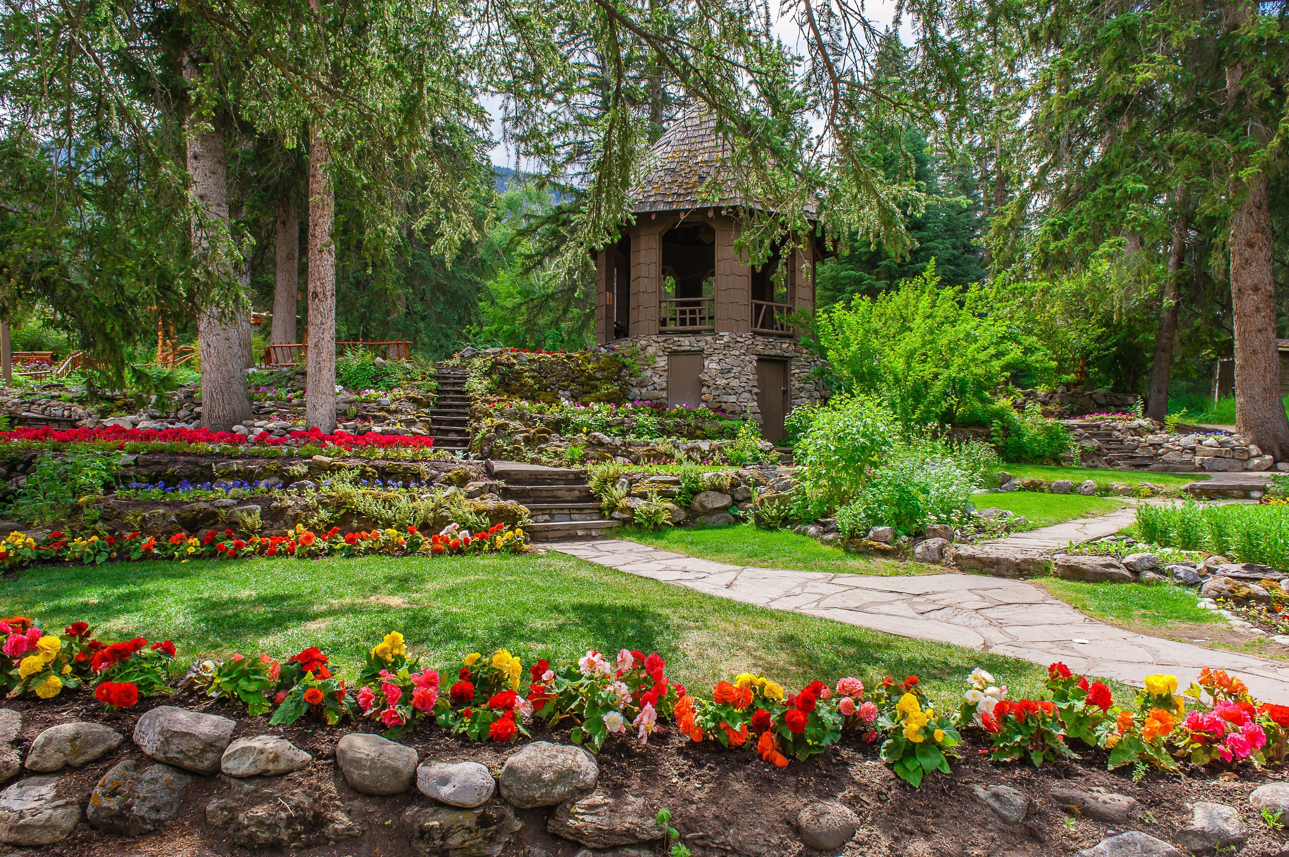 4256x2832 4K Ultra HD: Blooming Garden Gazebo