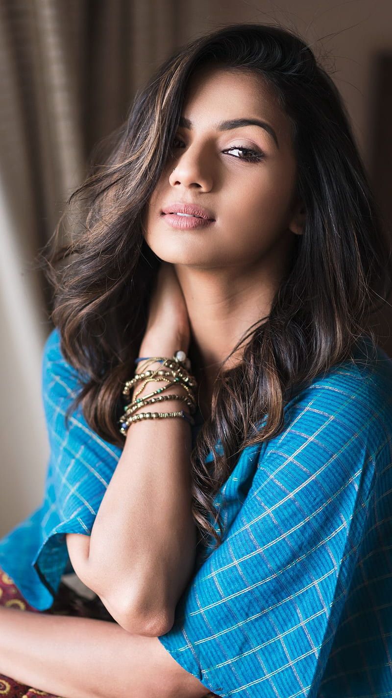 800x1425 Shruthi hariharan, multilingual actress, model, HD phone wallpaper