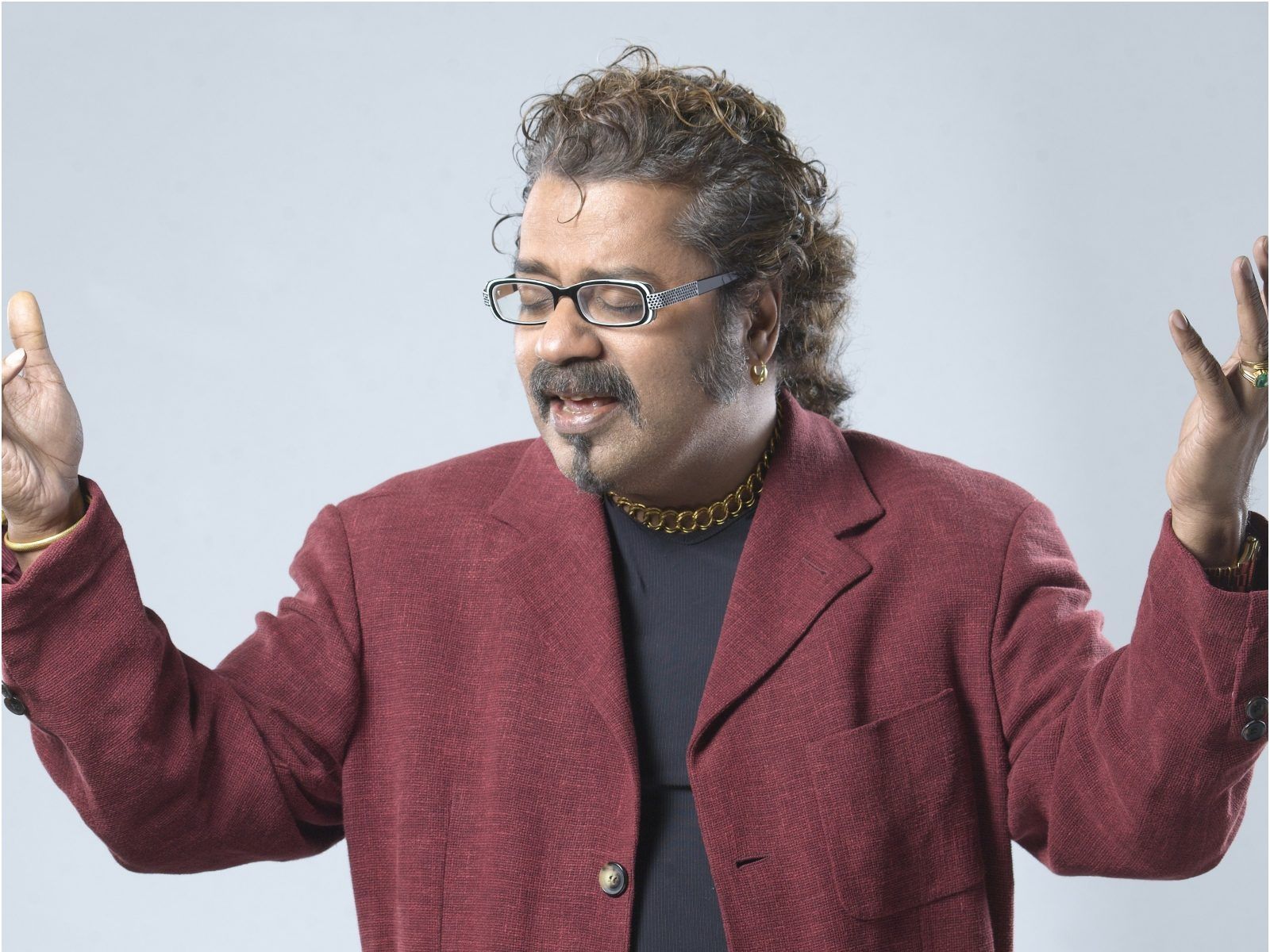 1600x1200 Hariharan: Songs No Longer Part of Film's Story, They are Like Jingles Selling a Product