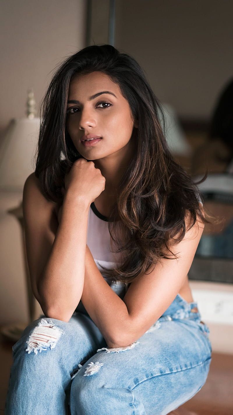 800x1425 Shruti hariharan, kannada actress, model, HD phone wallpaper