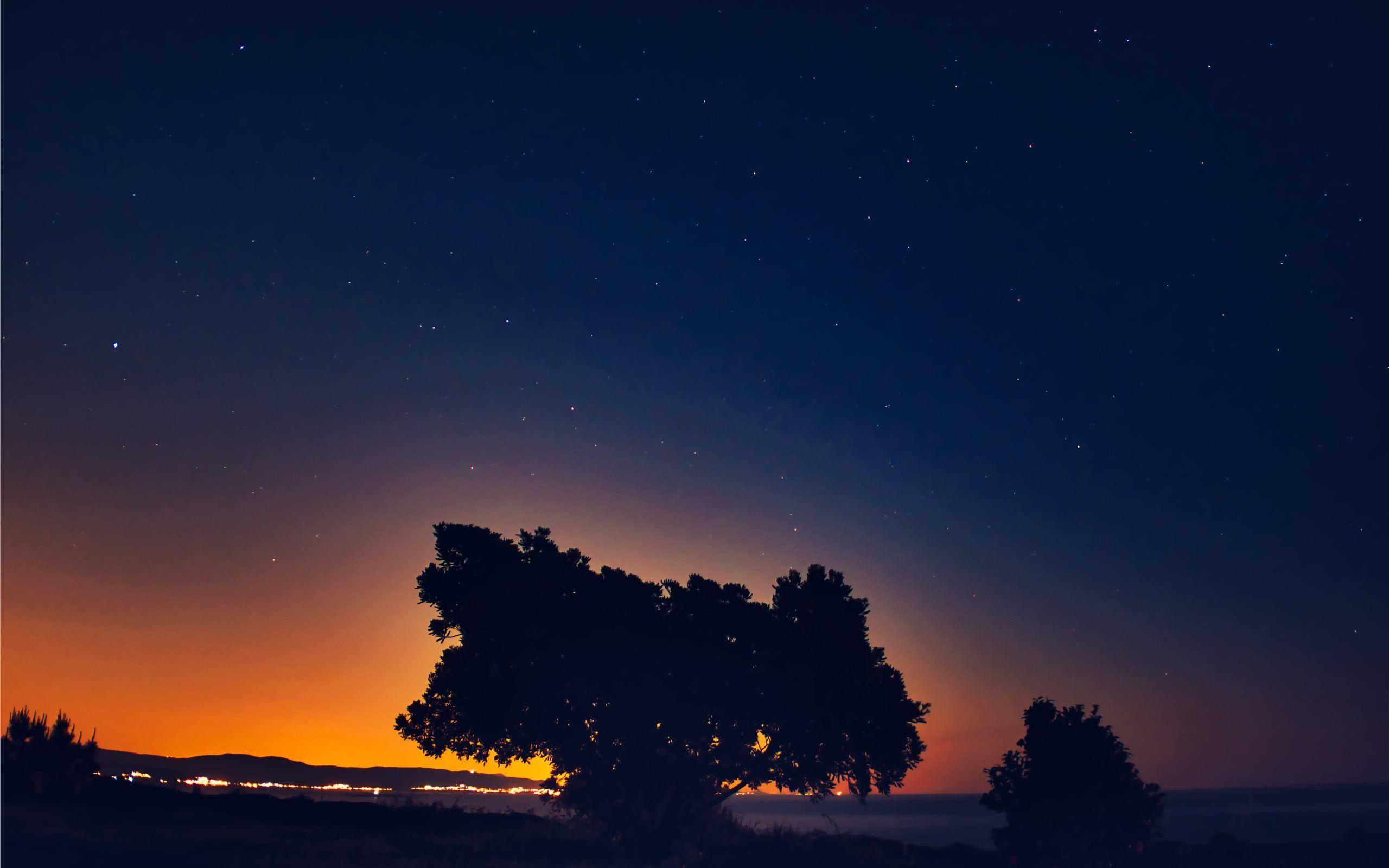 2560x1600 A night with a super moon. Mac Wallpaper Download
