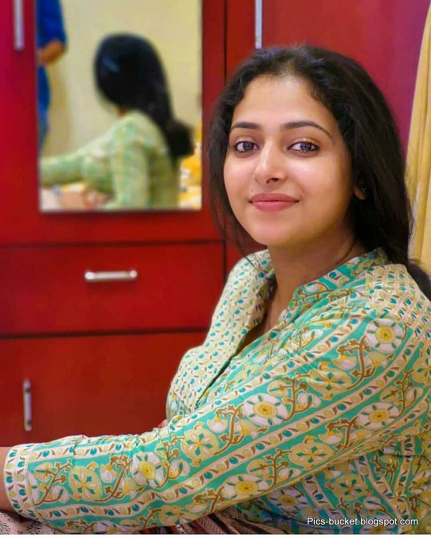 850x1061 Beautiful Malayalam Actress Hot and, mollywood HD phone wallpaper