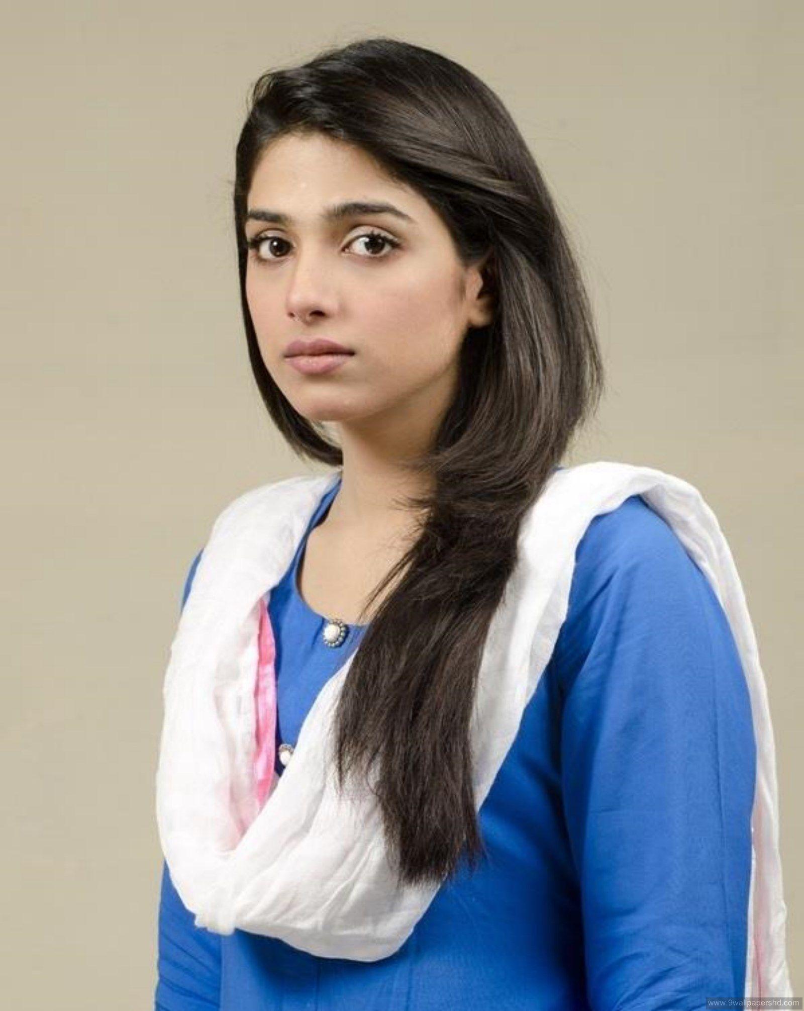 1600x2011 Soniya Hussain Cute College Picture HD Wallpaper