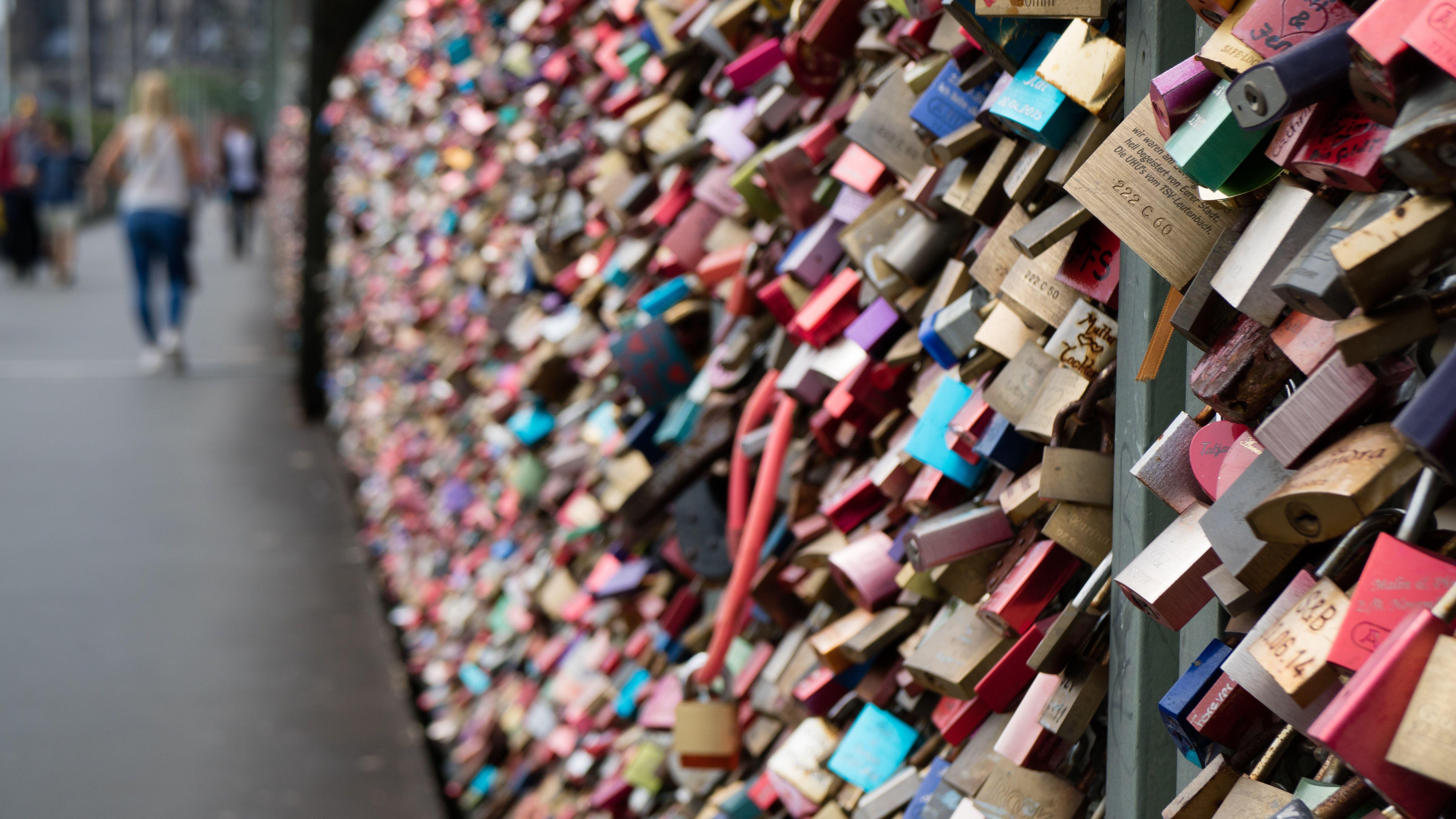 6000x3376 Paris Love Lock Bridge · Free