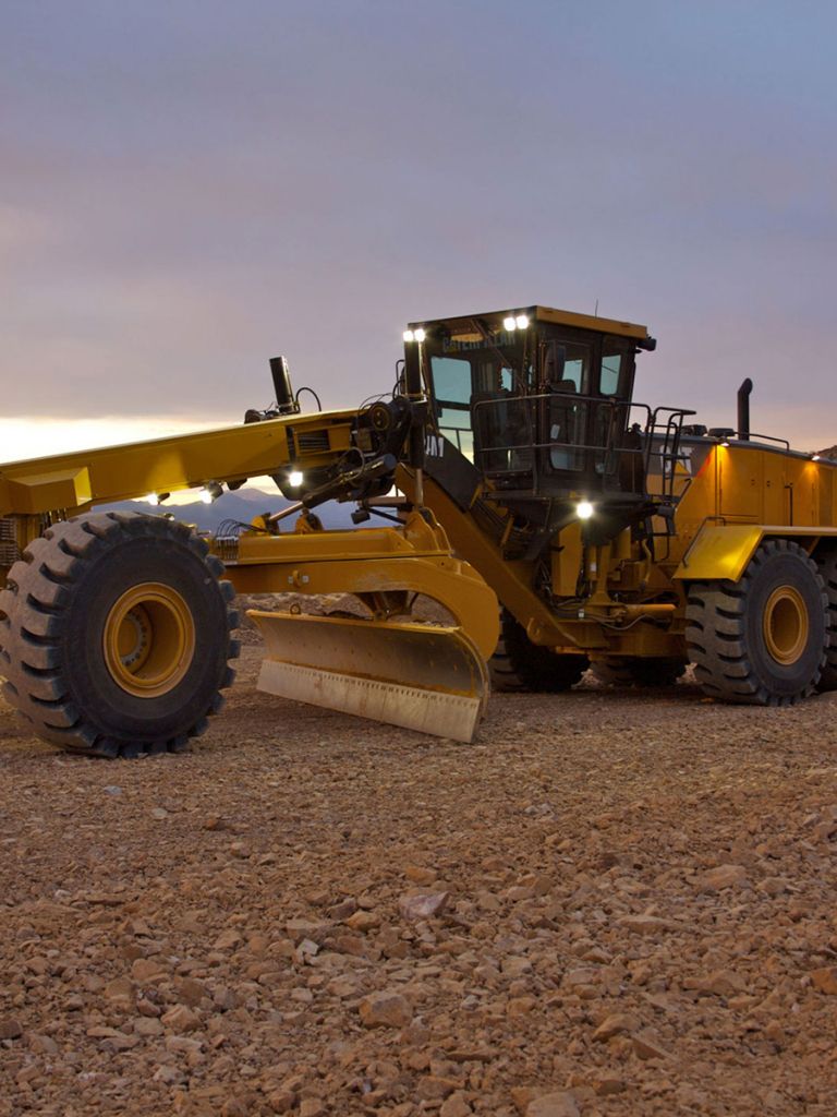 768x1024 Grader Wallpaper