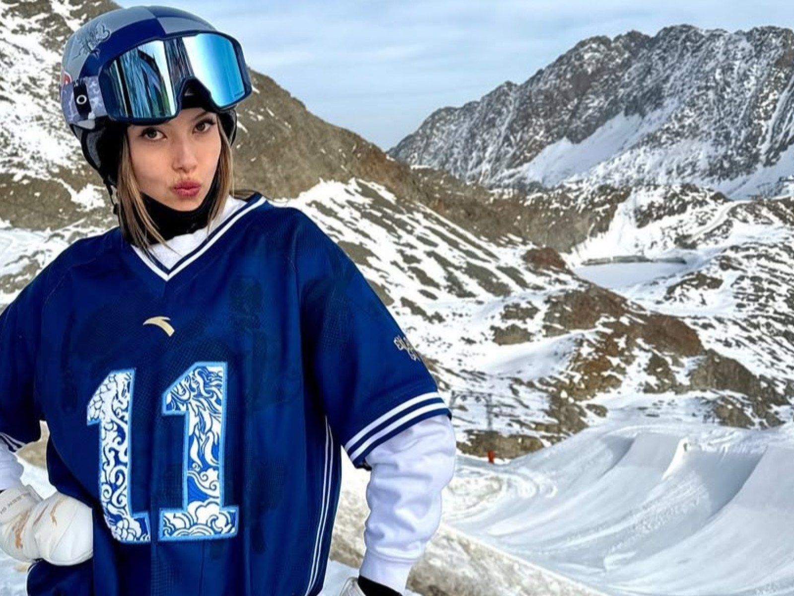 1600x1200 Photo of Eileen Gu: A Glimpse of the 2026 Winter Olympics Skiing Golden Girl and Glamour Model's Life