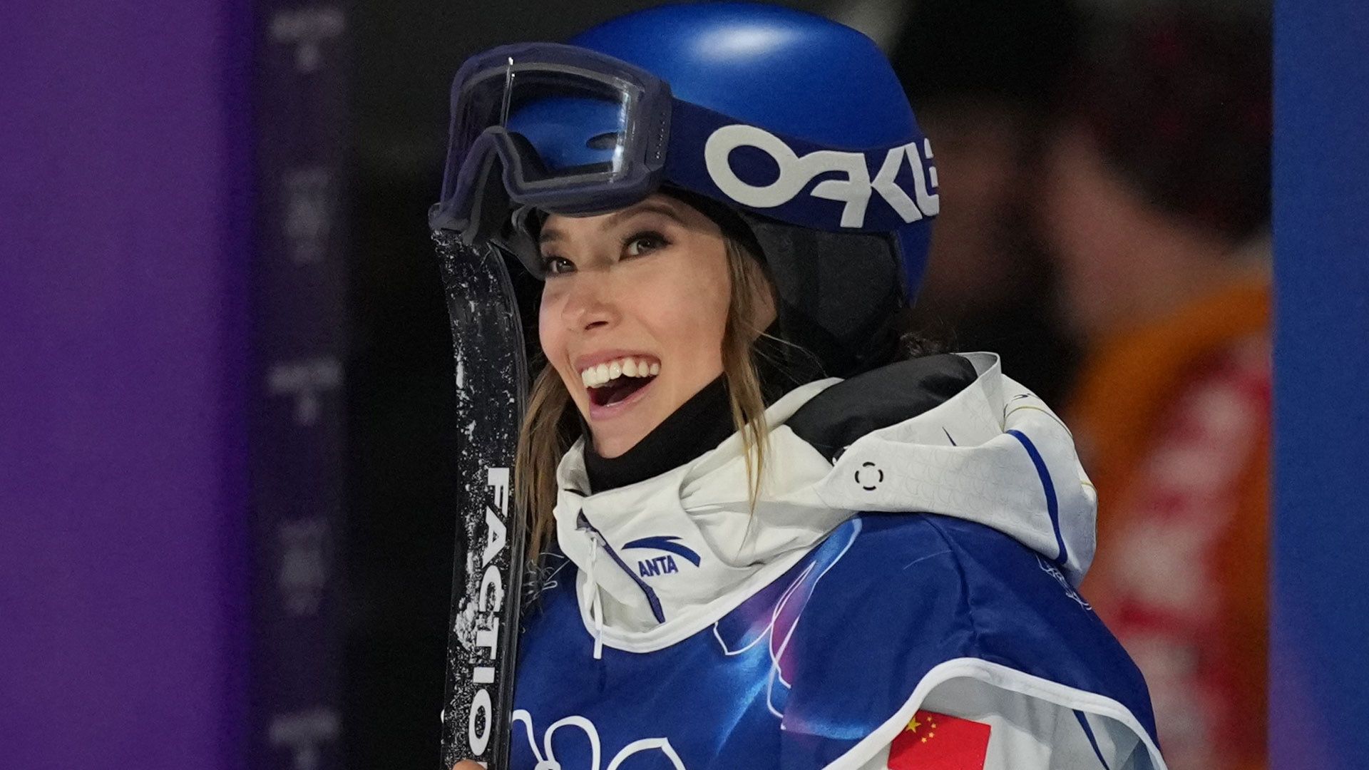 1920x1080 Eileen Gu shakes off crash, advances to freeski big air final; Canada's Oldham tops qualifying
