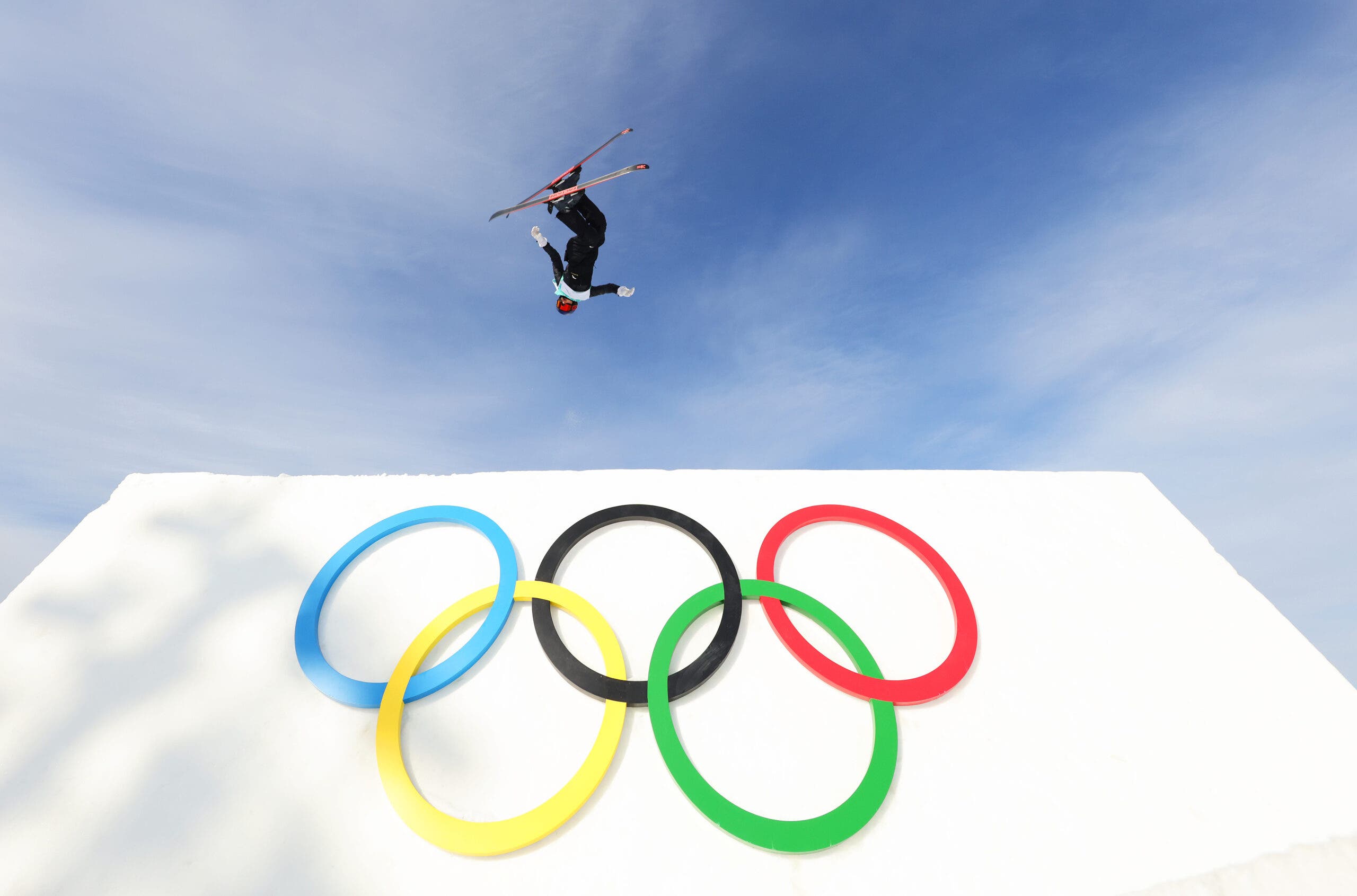 2560x1691 Eileen Gu Wins Freeski Big Air Gold for China in Beijing