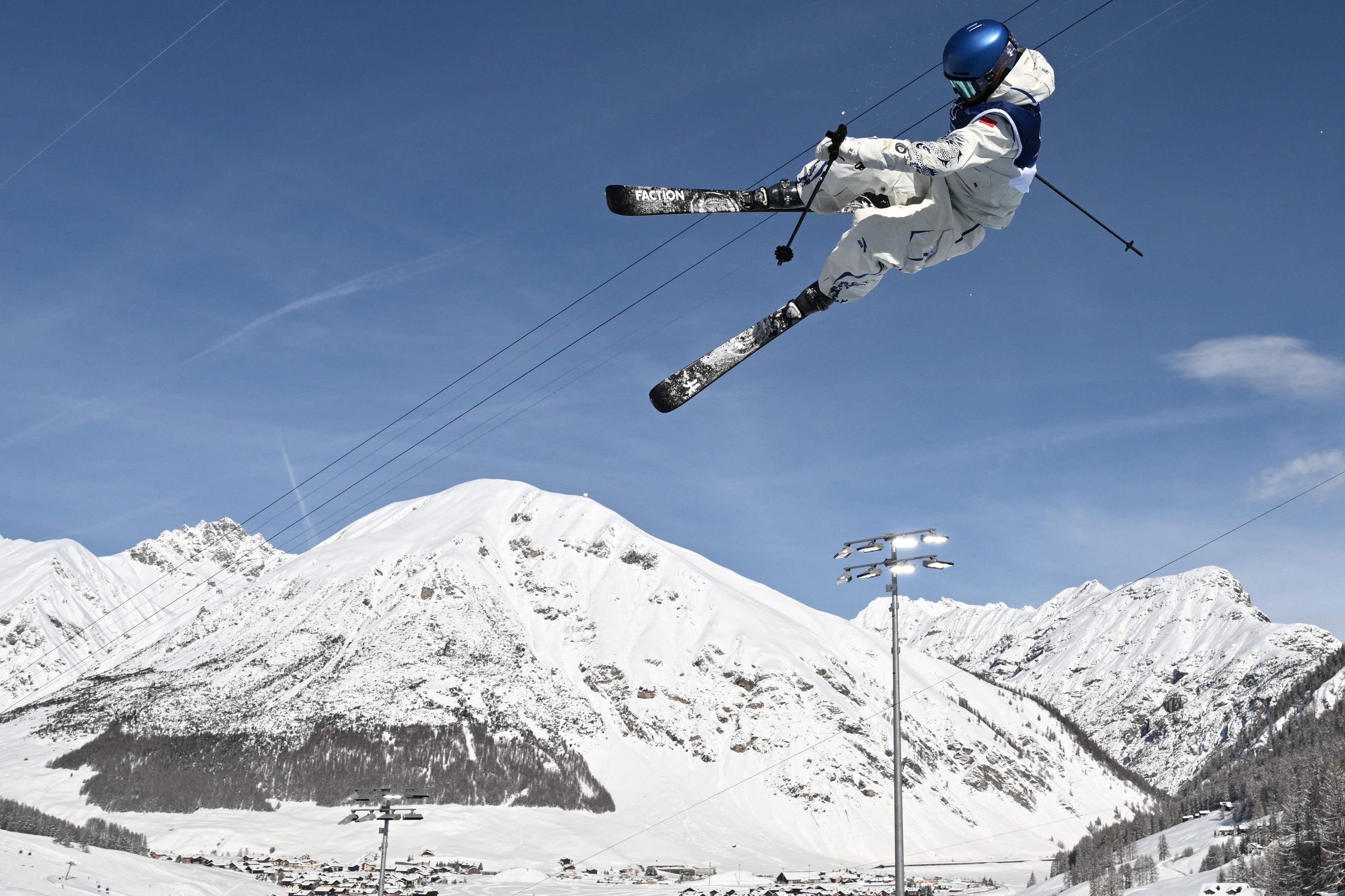 3000x1999 China's Gu rewrites Olympic history with freeski halfpipe gold
