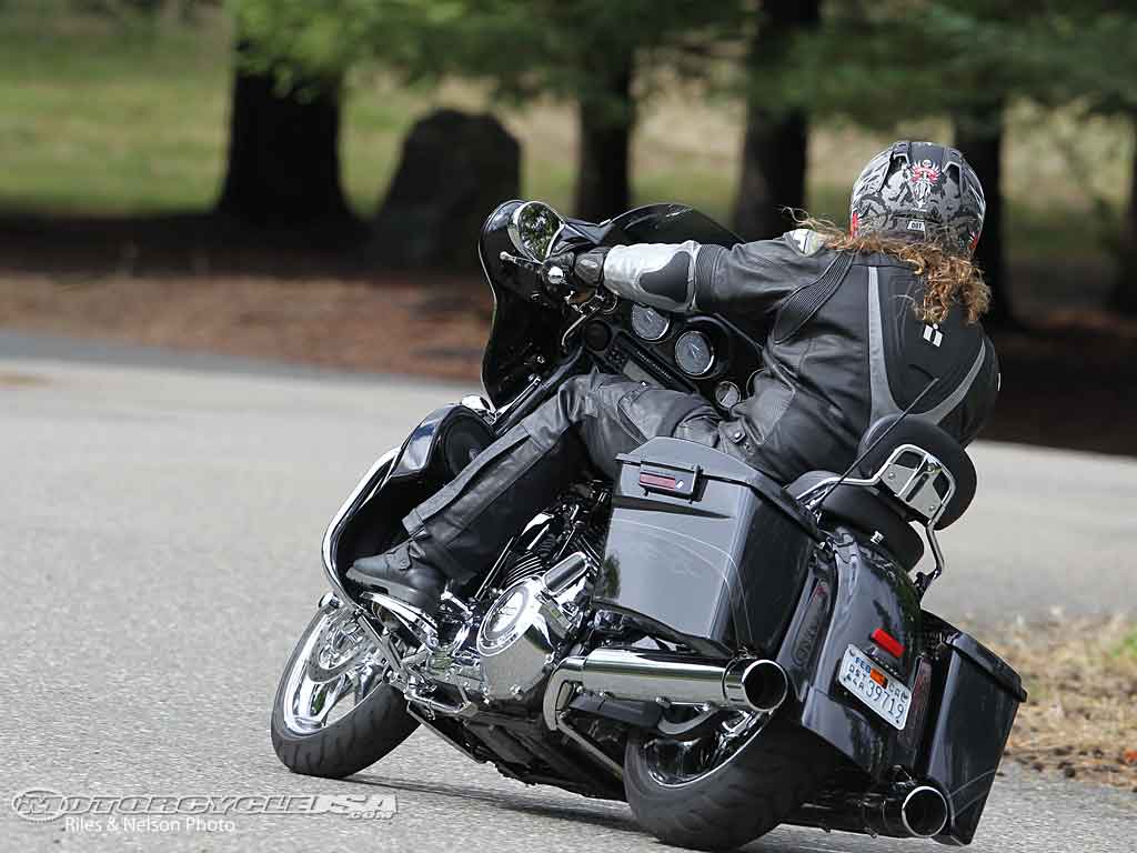 1024x768 Harley Davidson CVO Street Glide Photo