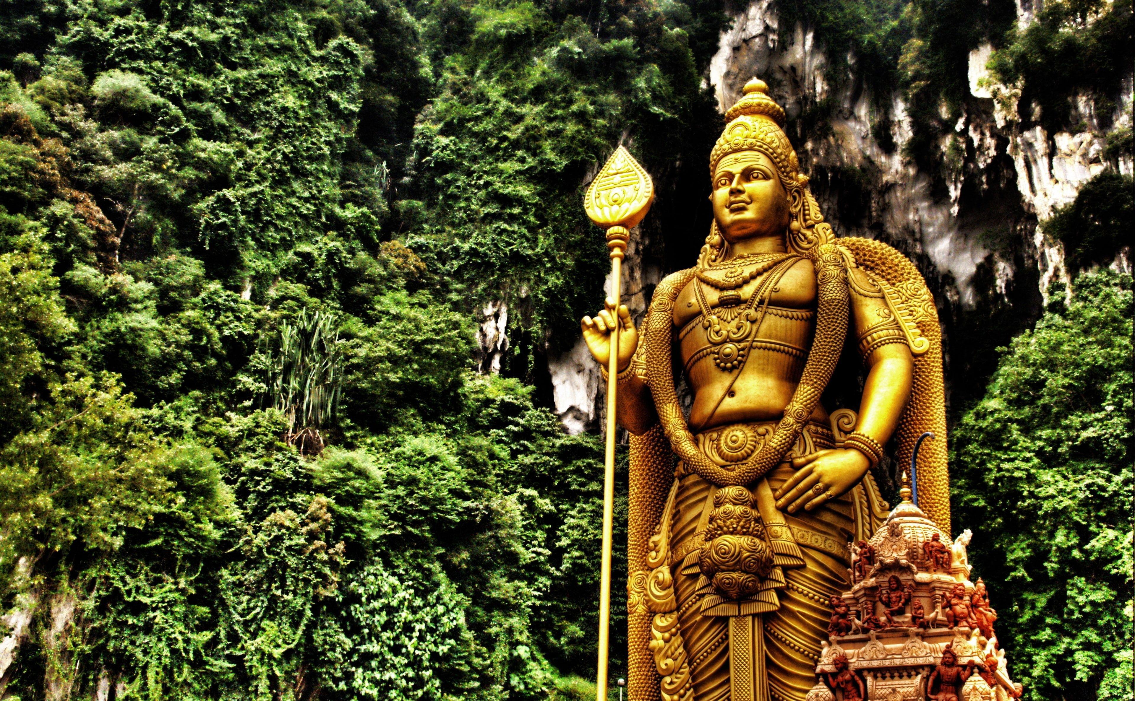 3840x2373 Lord Murugan, Malaysia, tượng vàng #Asia #Malaysia #Nature