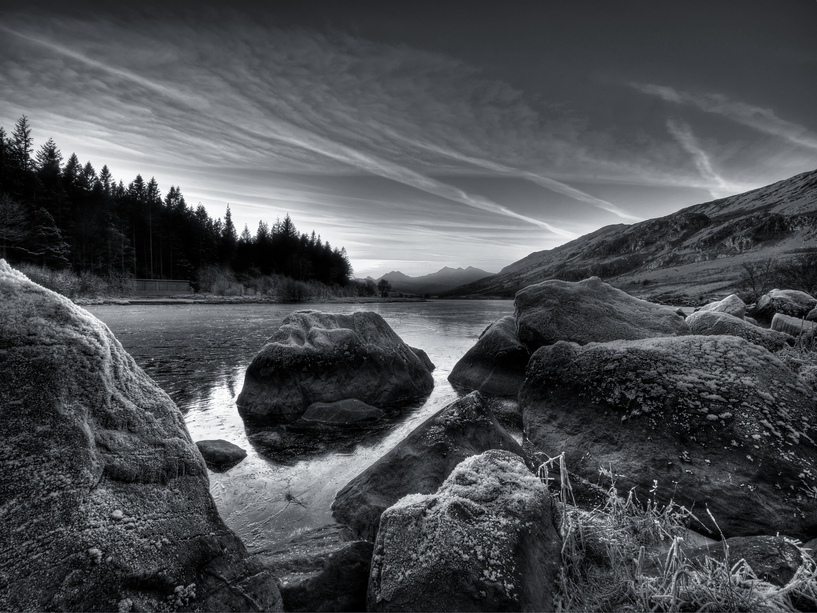 1600x1200 Black And White Winter Lake Inkbluesky.wordpress.com. Beautiful