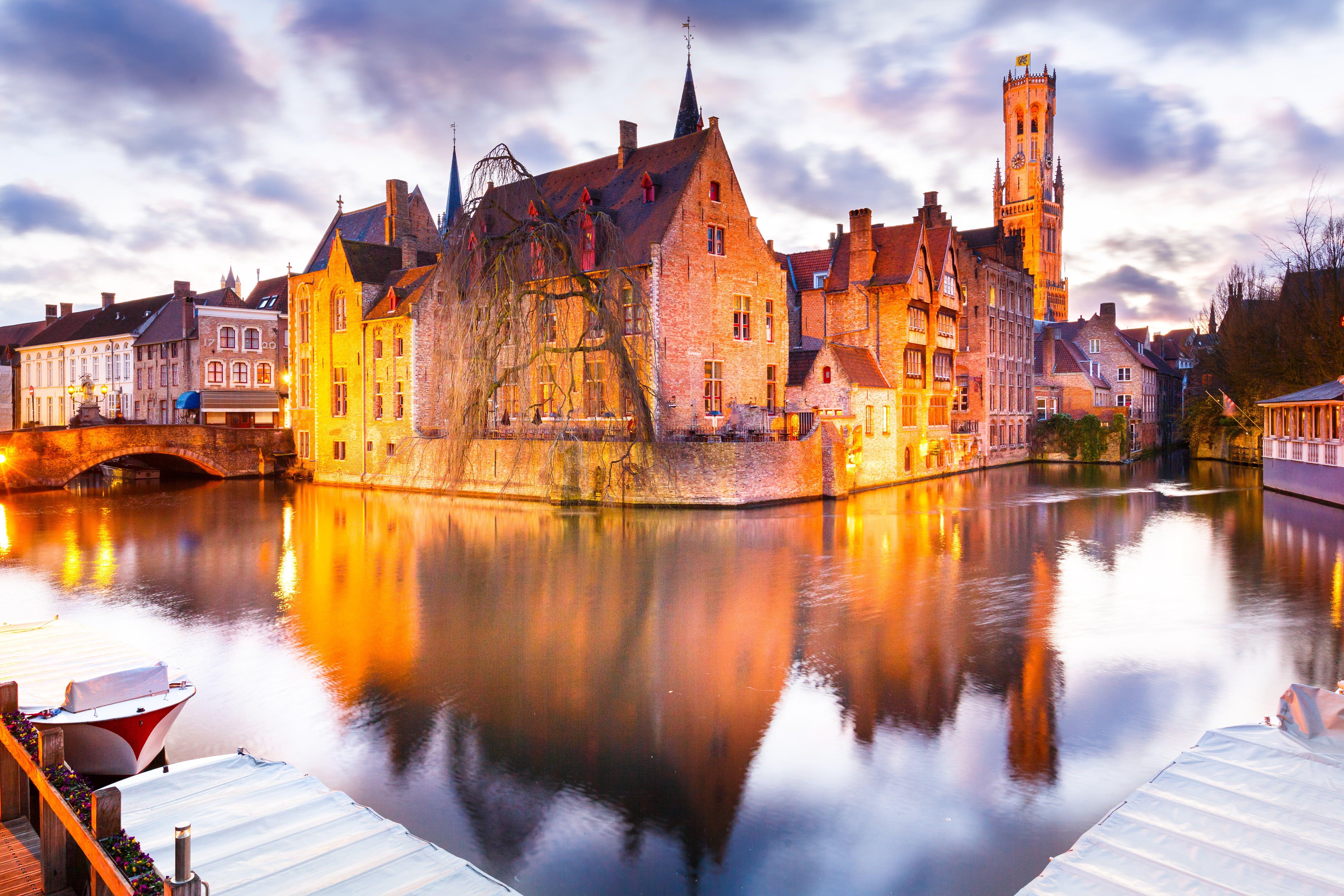 5101x3401 Concrete house beside body of water with bridge, brugge HD