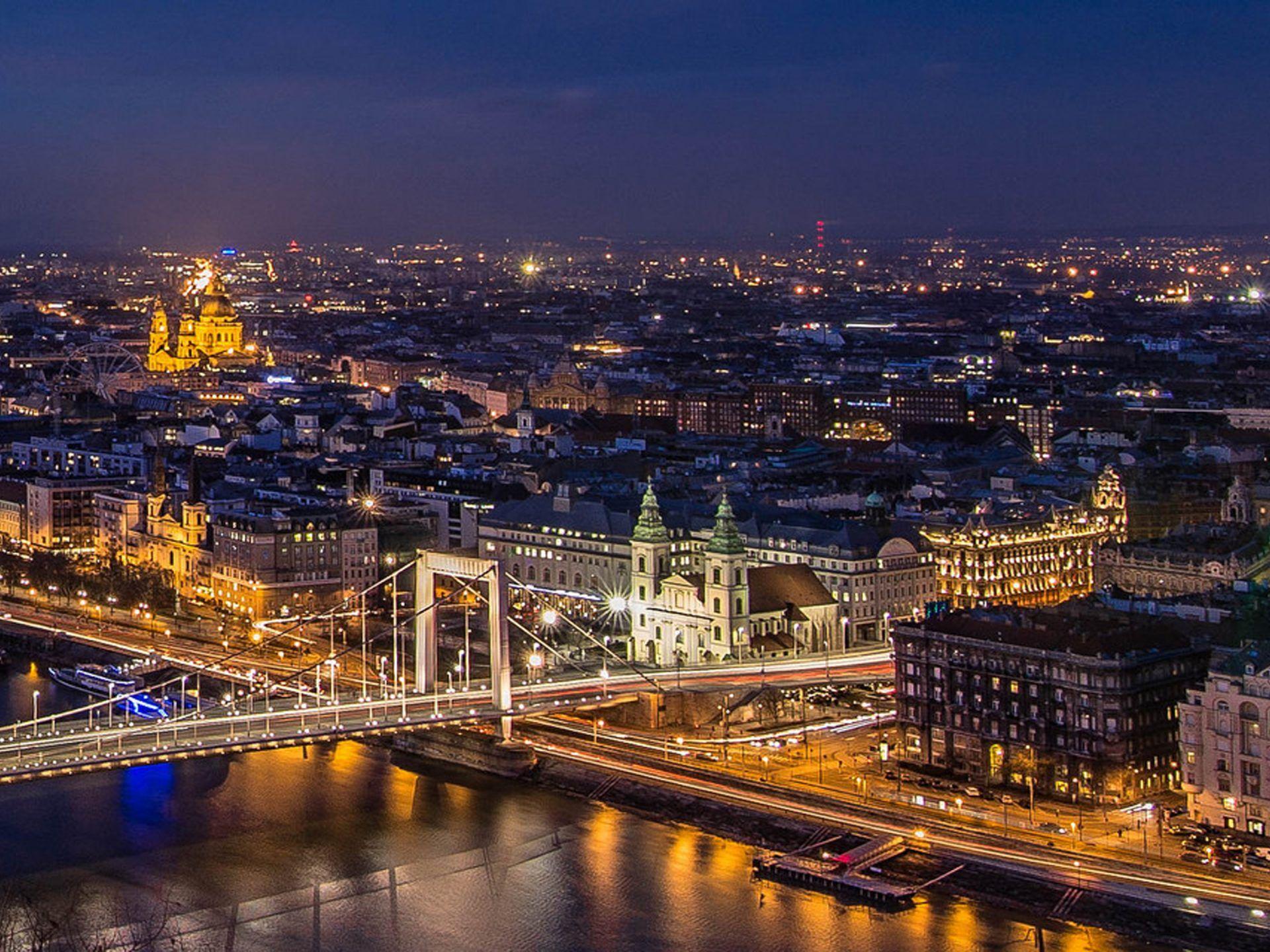 1920x1440 Budapest Night Time Desktop Wallpaper HD Free Download