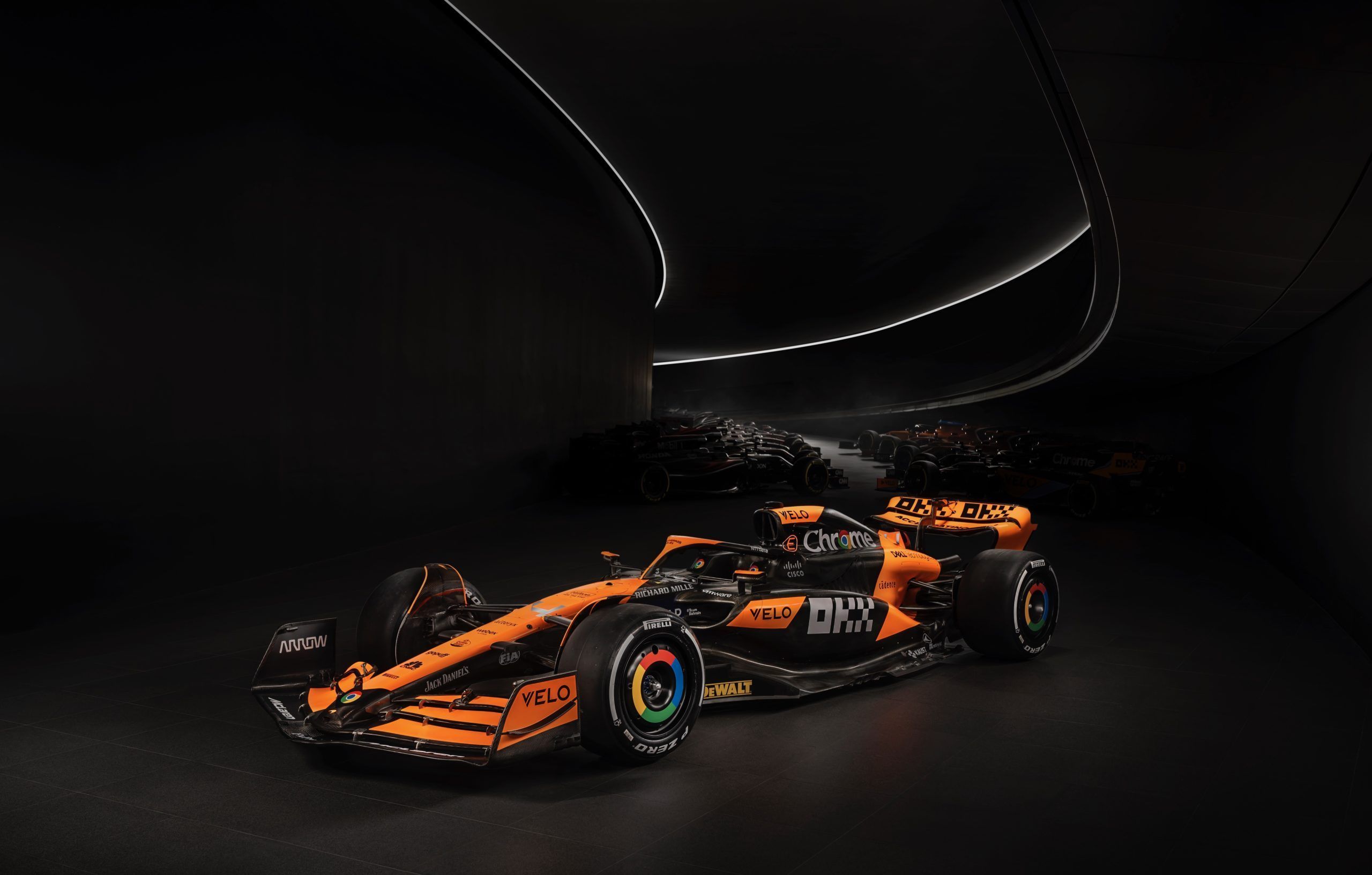 2560x1632 Photo: McLaren surprises with an early F1 2024 livery reveal