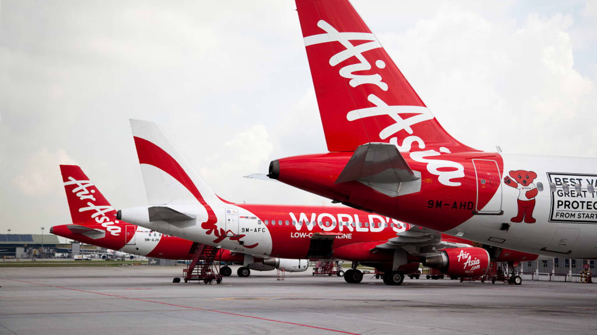 1920x1080 AirAsia flight to China turns back due to engine fire, lands safely
