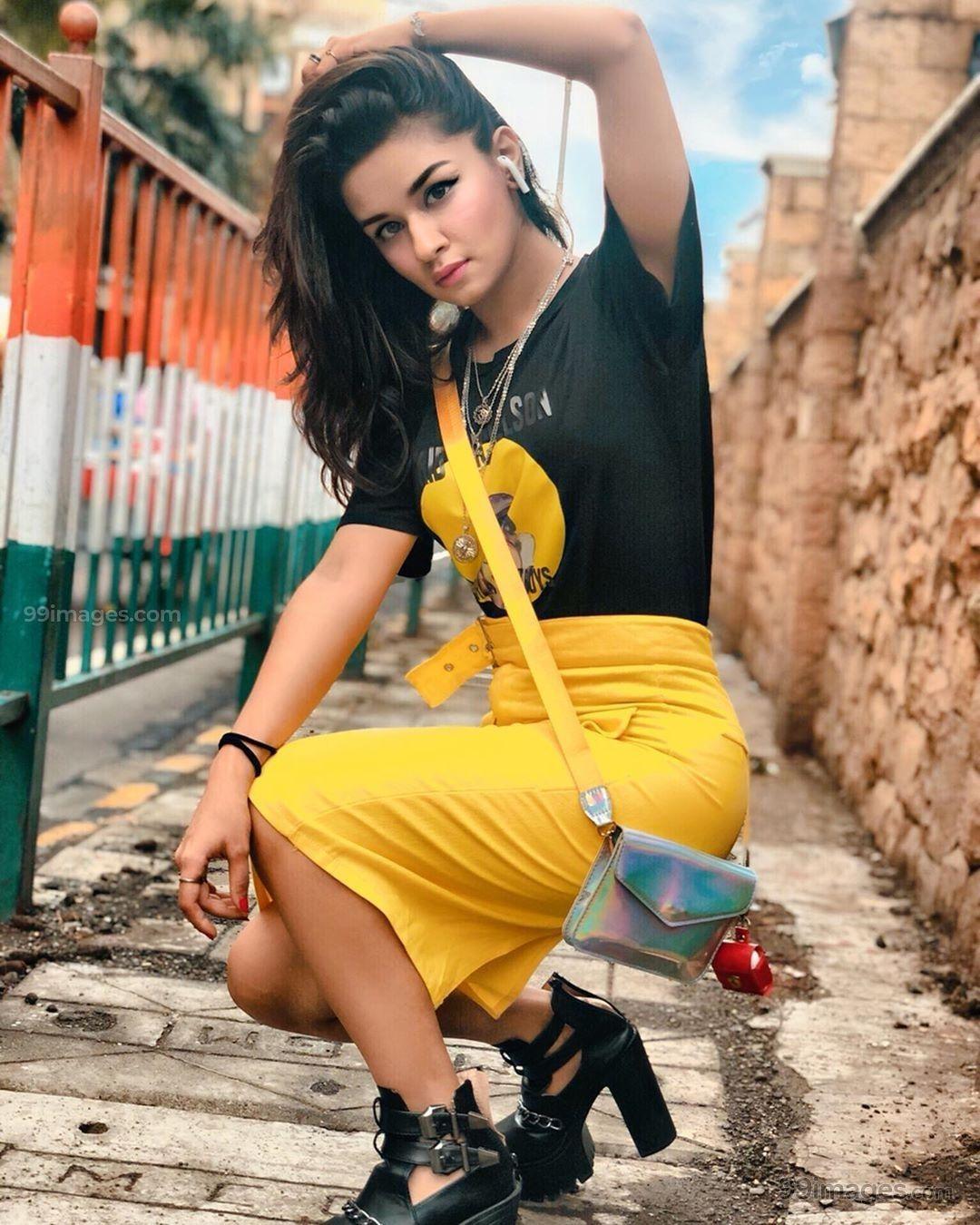 1080x1350 Avneet Kaur Beautiful HD Photohoot Stills & Mobile Wallpaper HD