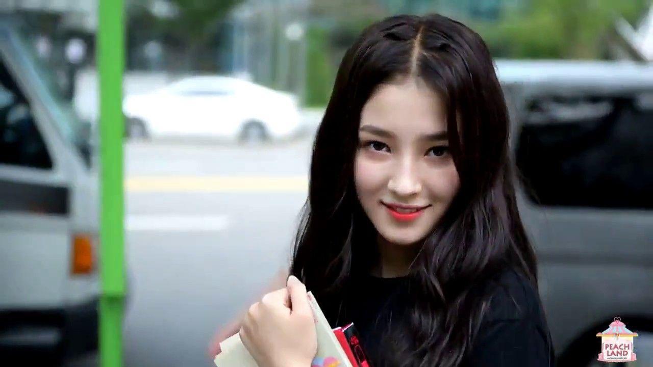 1280x720 Nancy McDonie Wallpaper