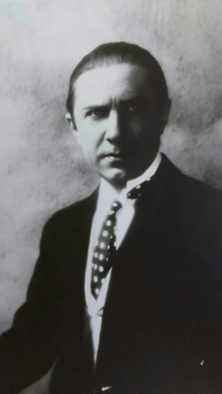 720x1279 Nosferatu / Dracula. Bela lugosi, Old hollywood, Horror movies
