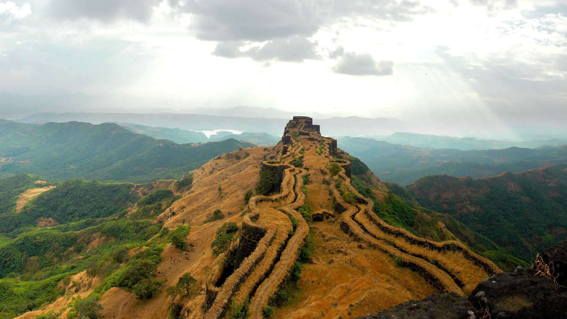 1920x1080 The Sanjeevani machi fortified ridge of the Rajgad fort, Pune district of Maharashtra, India. Windows Spotlight Image