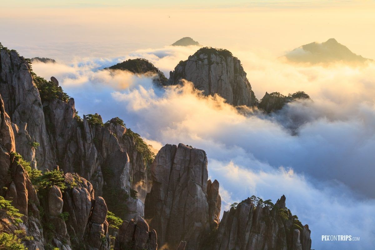 1200x800 Mountain Huangshan of Anhui, China at sunrise. Mt. Huangshan is famous for its sunrise and sea of clouds [OC] [OS] [1200x800]