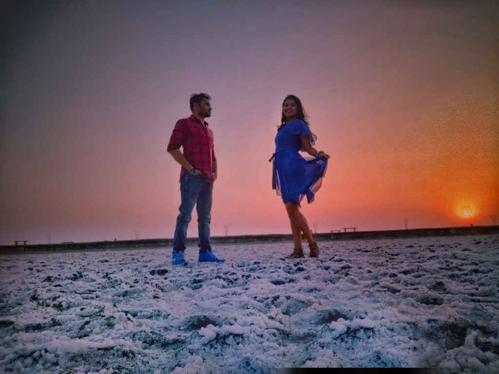 1024x768 Rann Of Kutch- Couple On A Road Trip