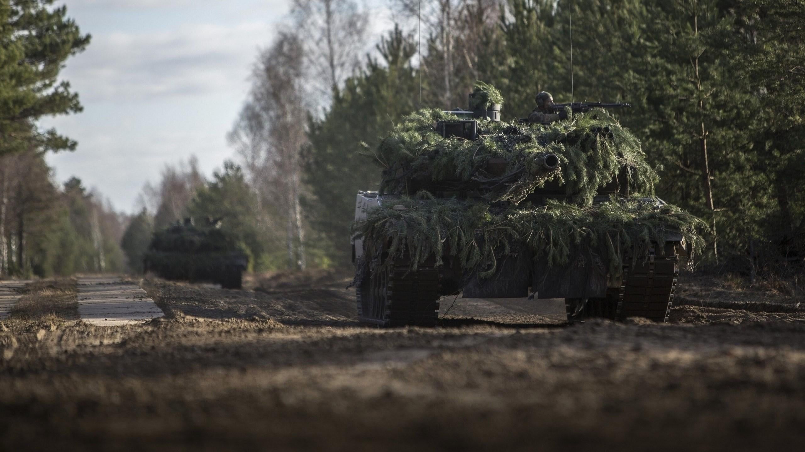 2560x1440 Leopard 2A7 Main Battle Tank Camo'd [2560x1440]