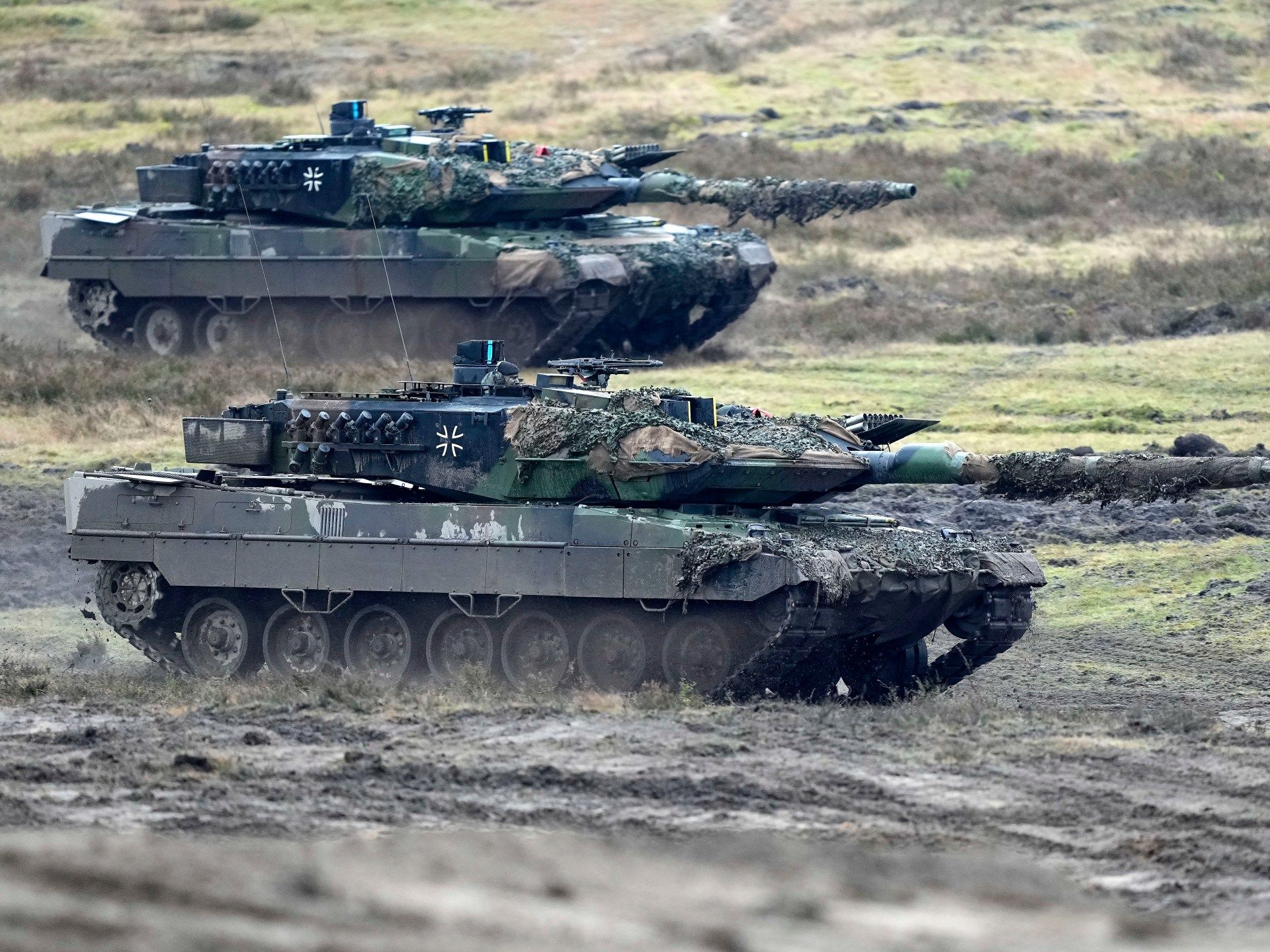 1920x1440 Ukraine receives Leopard, Challenger battle tanks