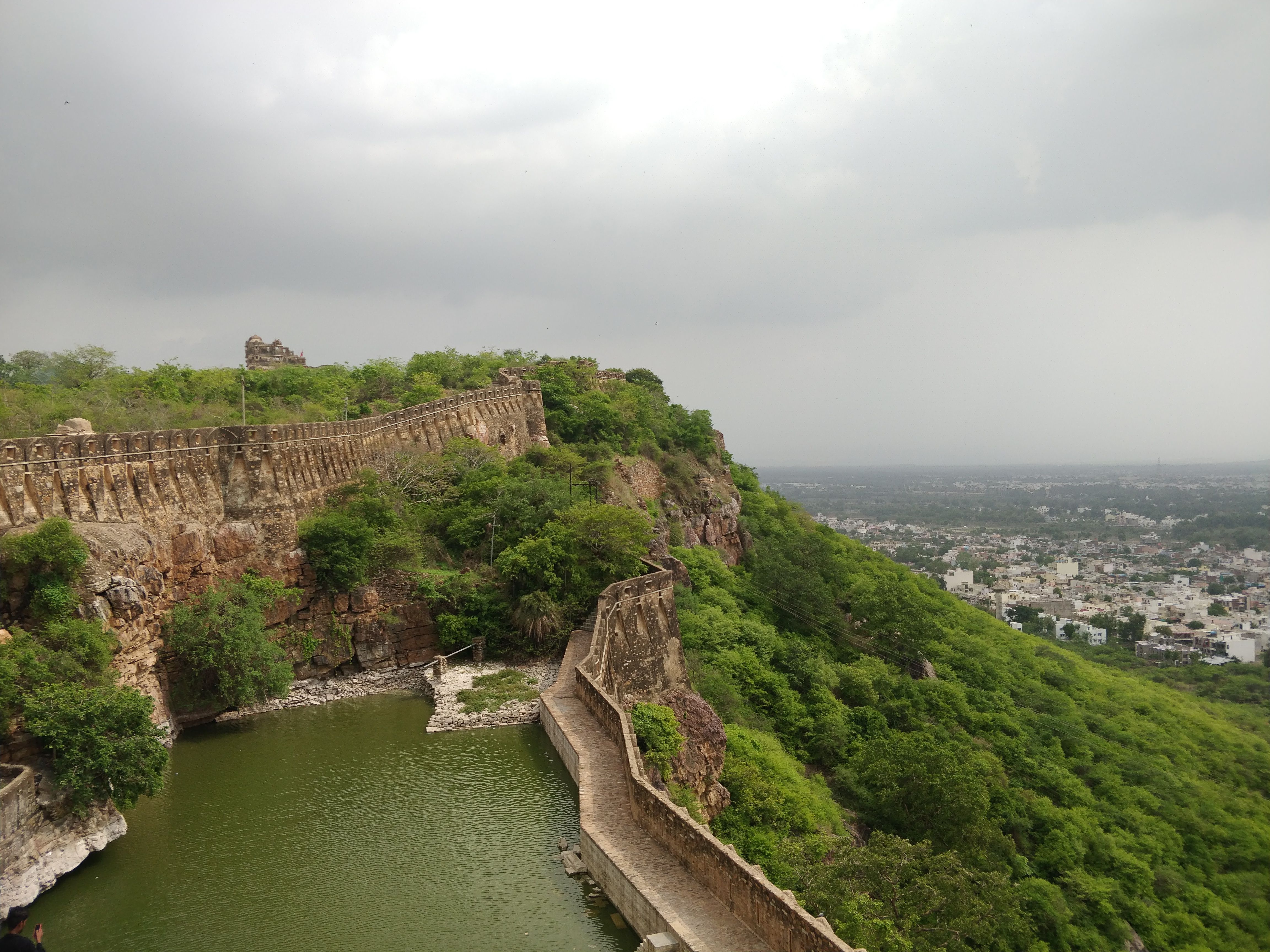 4608x3456 Chittor fort at the outskirt of chittorgarh city and gomukh reservoirin thge