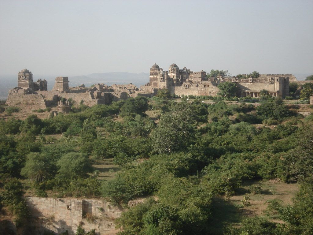1024x768 chittorgarh fort, Rajasthan. chittorgarh fort