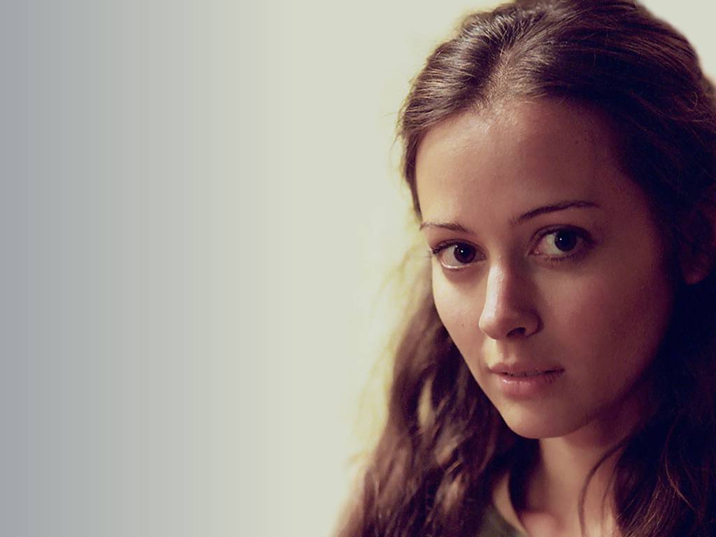 1024x768 Ichisat: American Actress Amy Acker Wallpaper