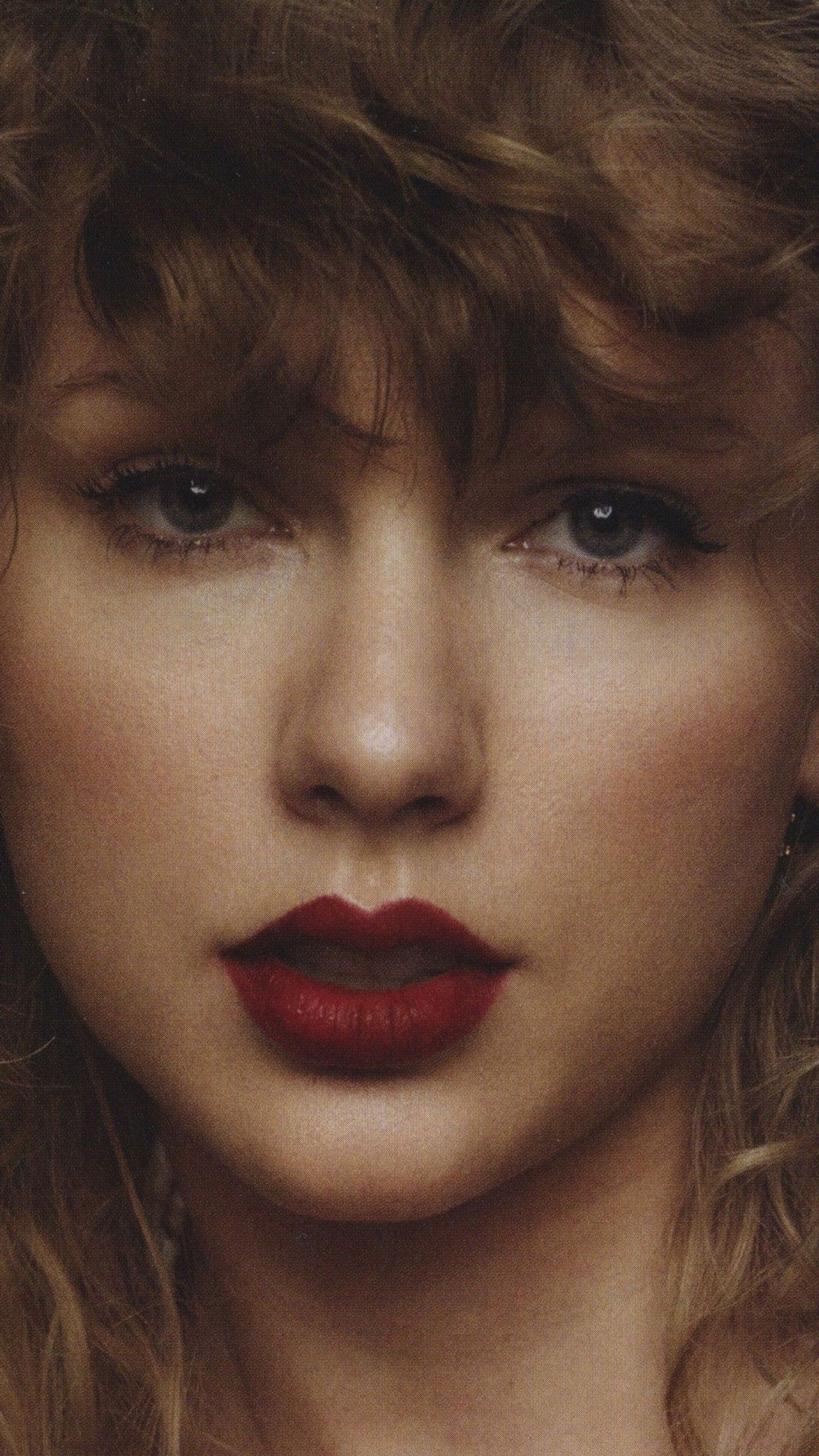 1440x2560 Taylor Swift With Red Lipstick In Gray Background 4K HD Taylor Swift Wallpaper