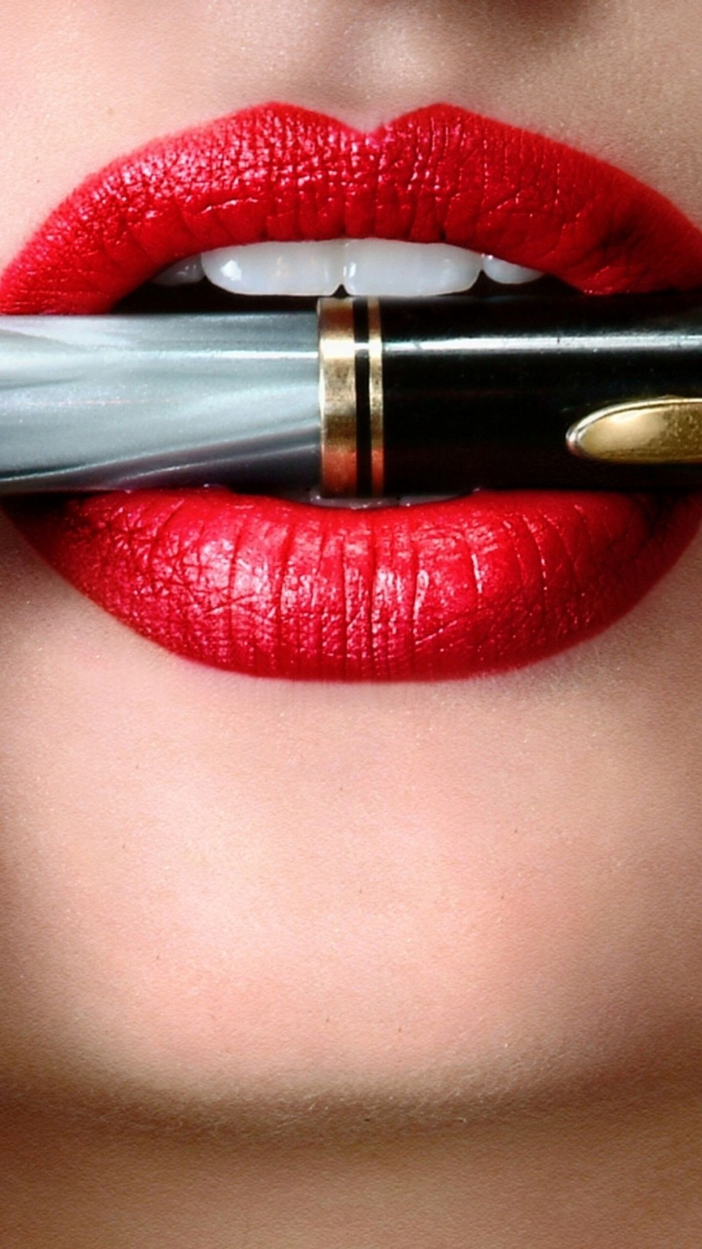 1440x2560 Lipstick Wallpaper