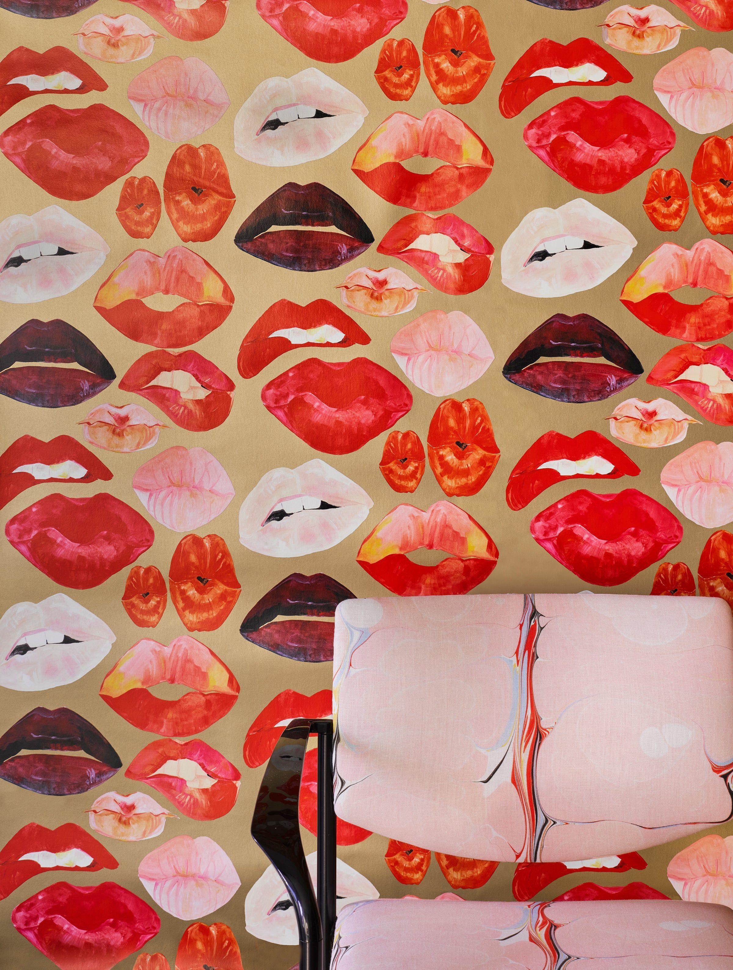 2400x3177 Lips on Metallic Gold Wallpaper