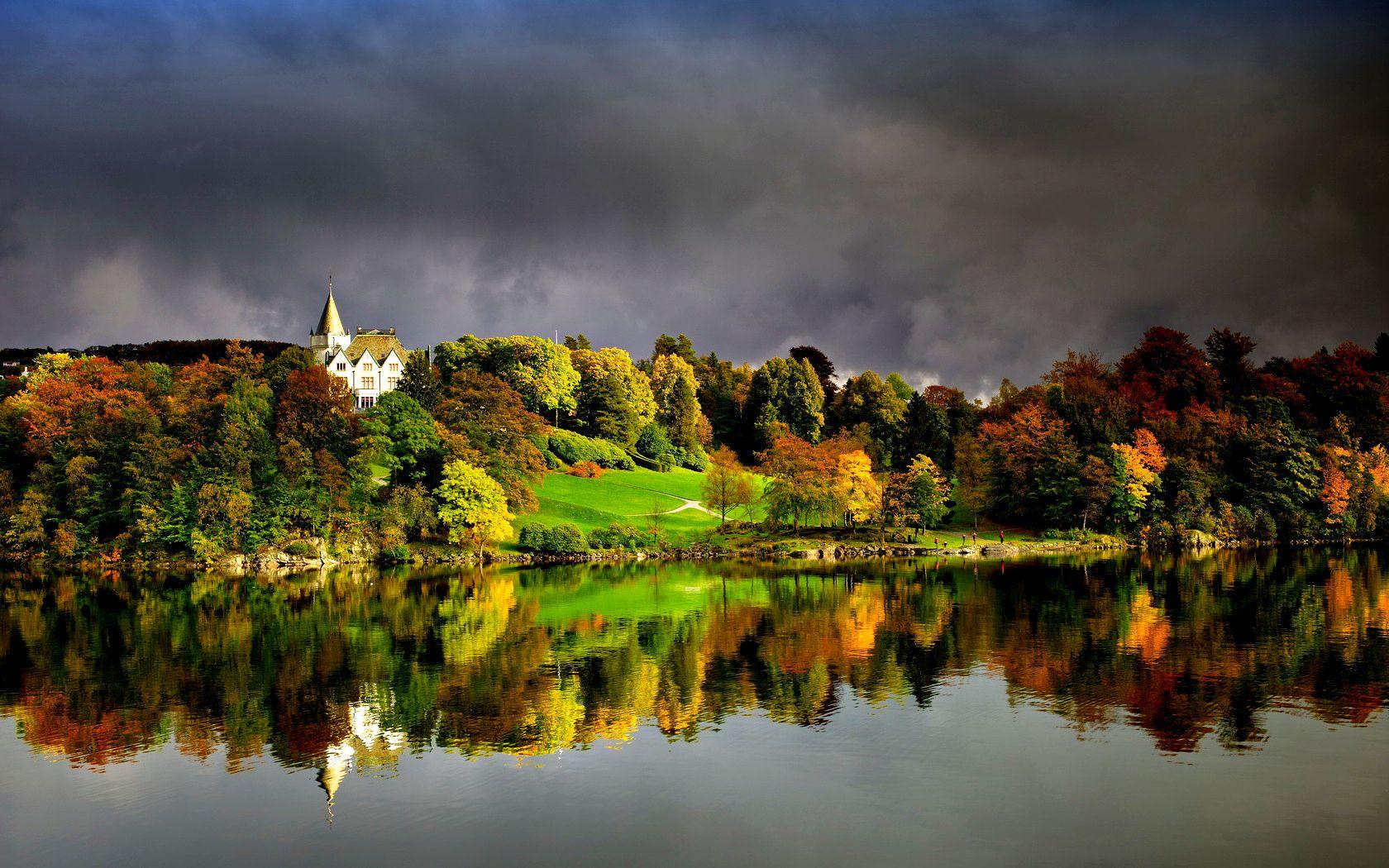 1680x1050 The royal castle Gamlehaugen in Bergen, Norway