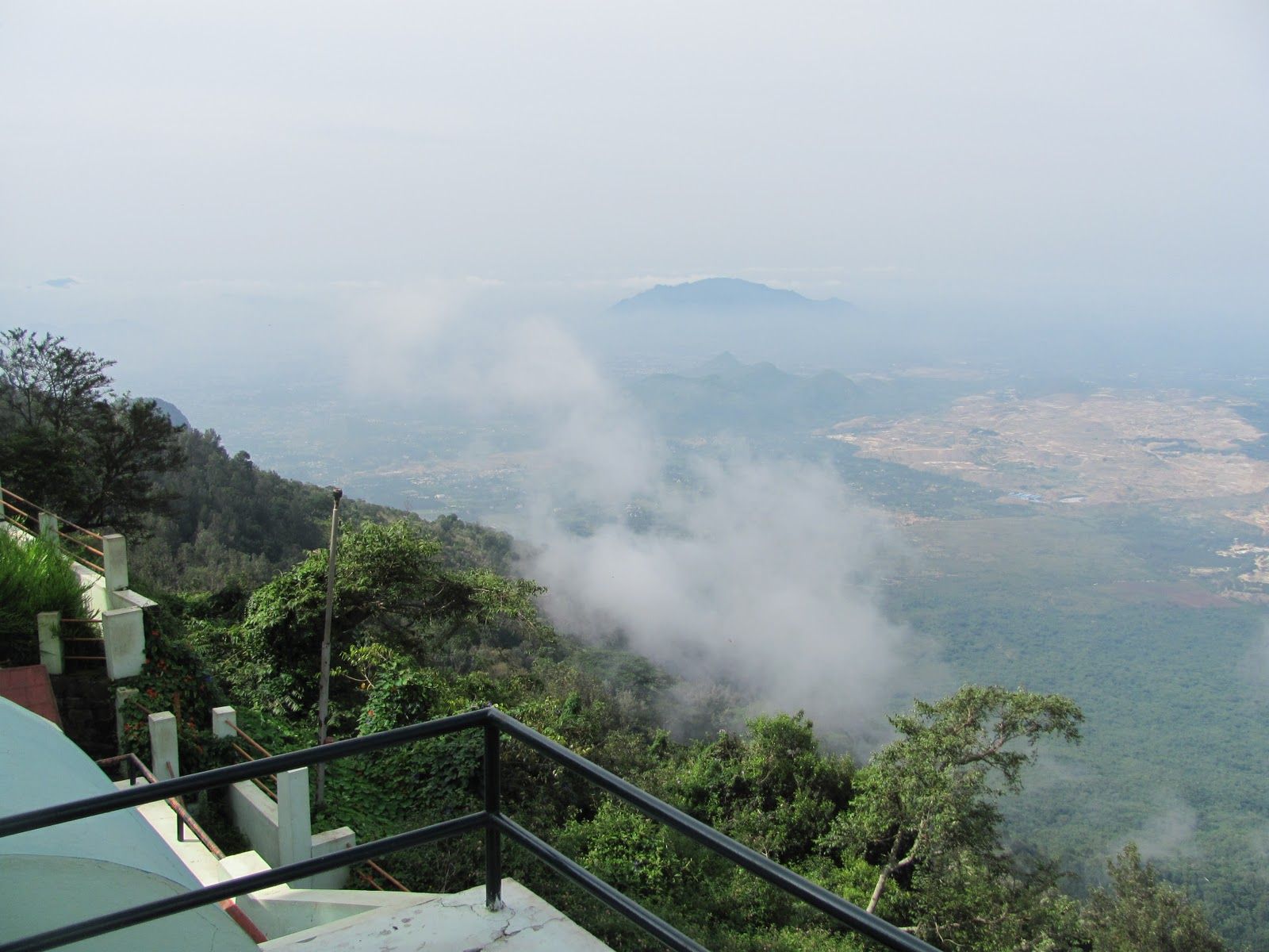 1600x1200 Yercaud in the dreamy mountains