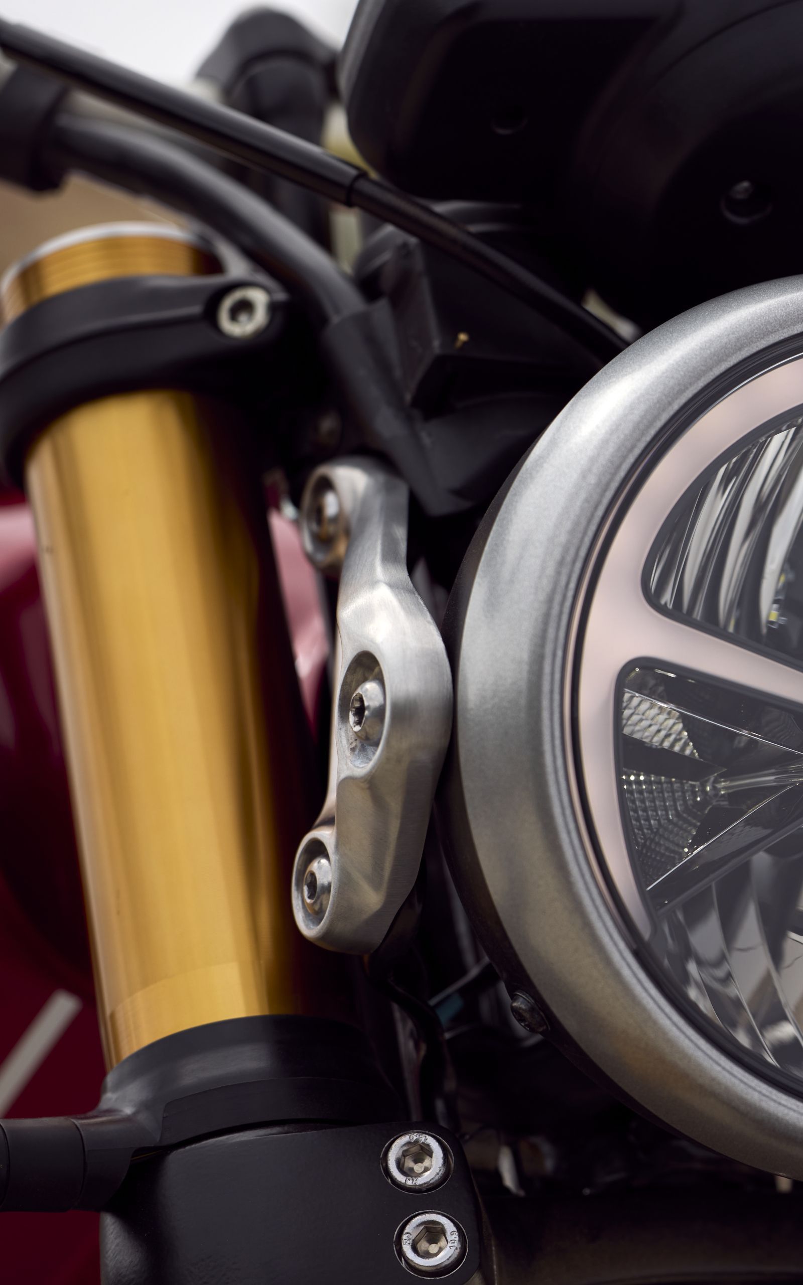1600x2560 Triumph Speed 400 Wallpaper