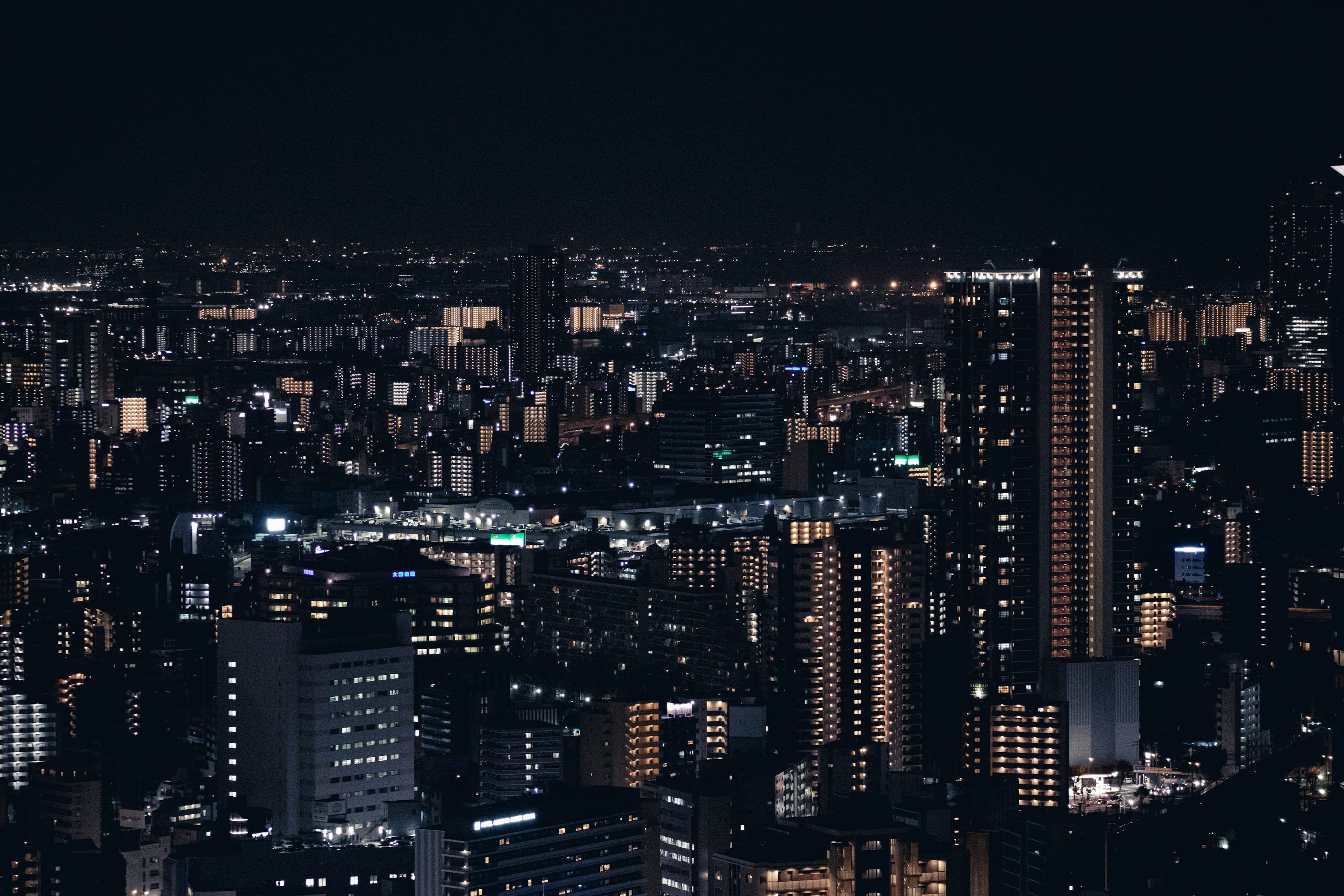 3000x2001 A view of a city at night from the top of a skyscraper photo