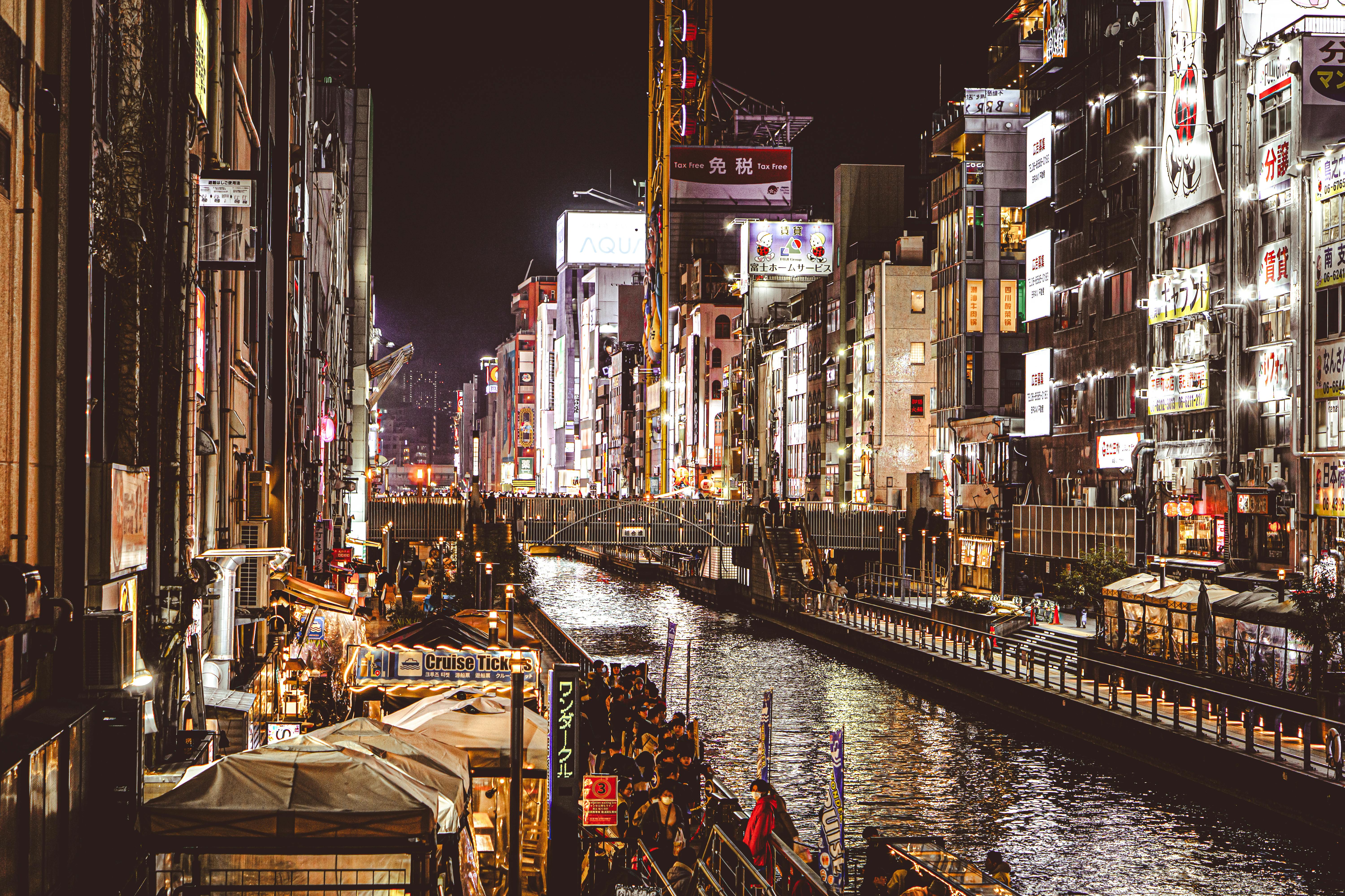 6000x4000 Vibrant Nightlife Along Dotonbori Canal in Osaka · Free