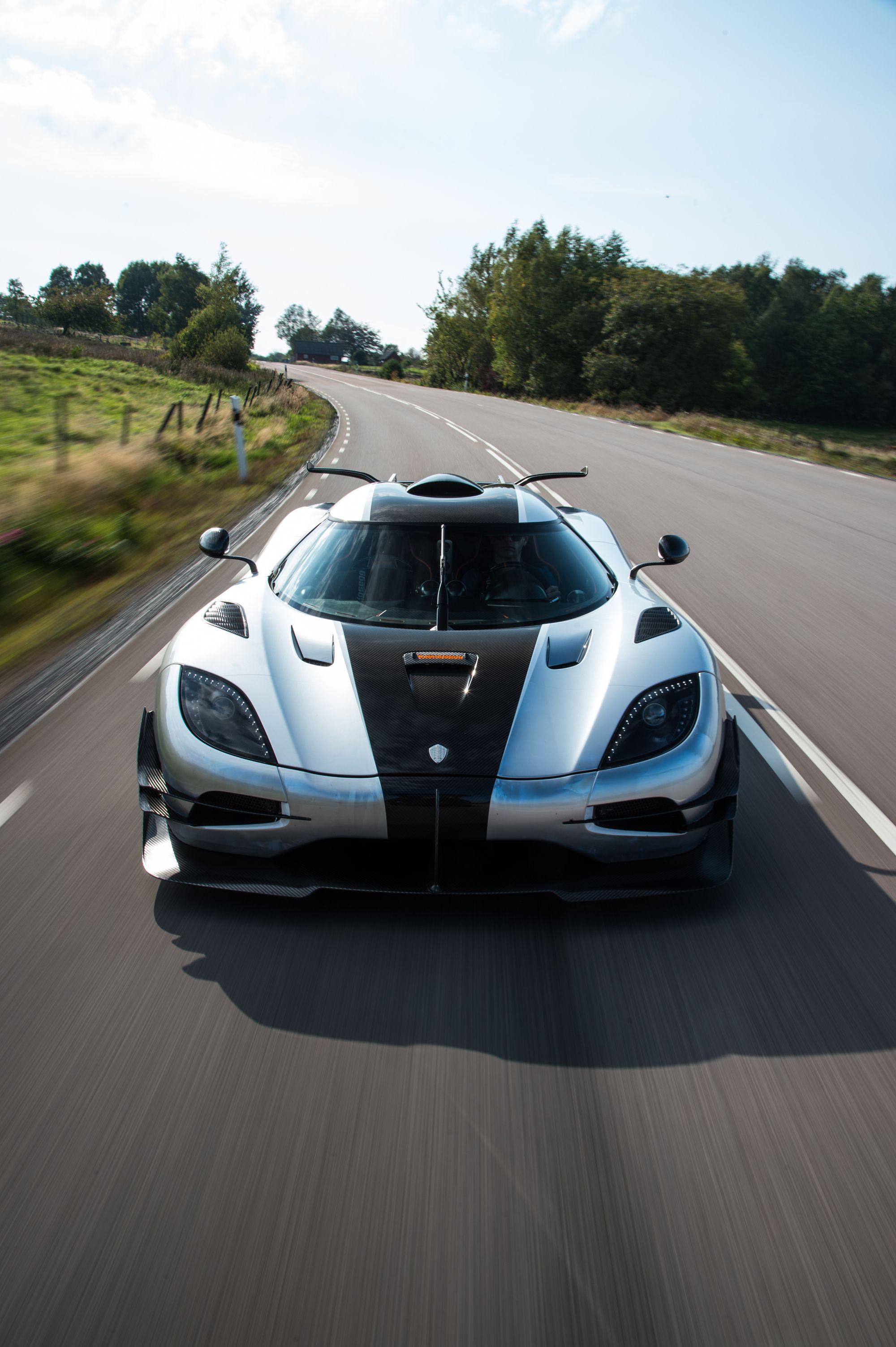 2000x3005 Koenigsegg Reviews and News
