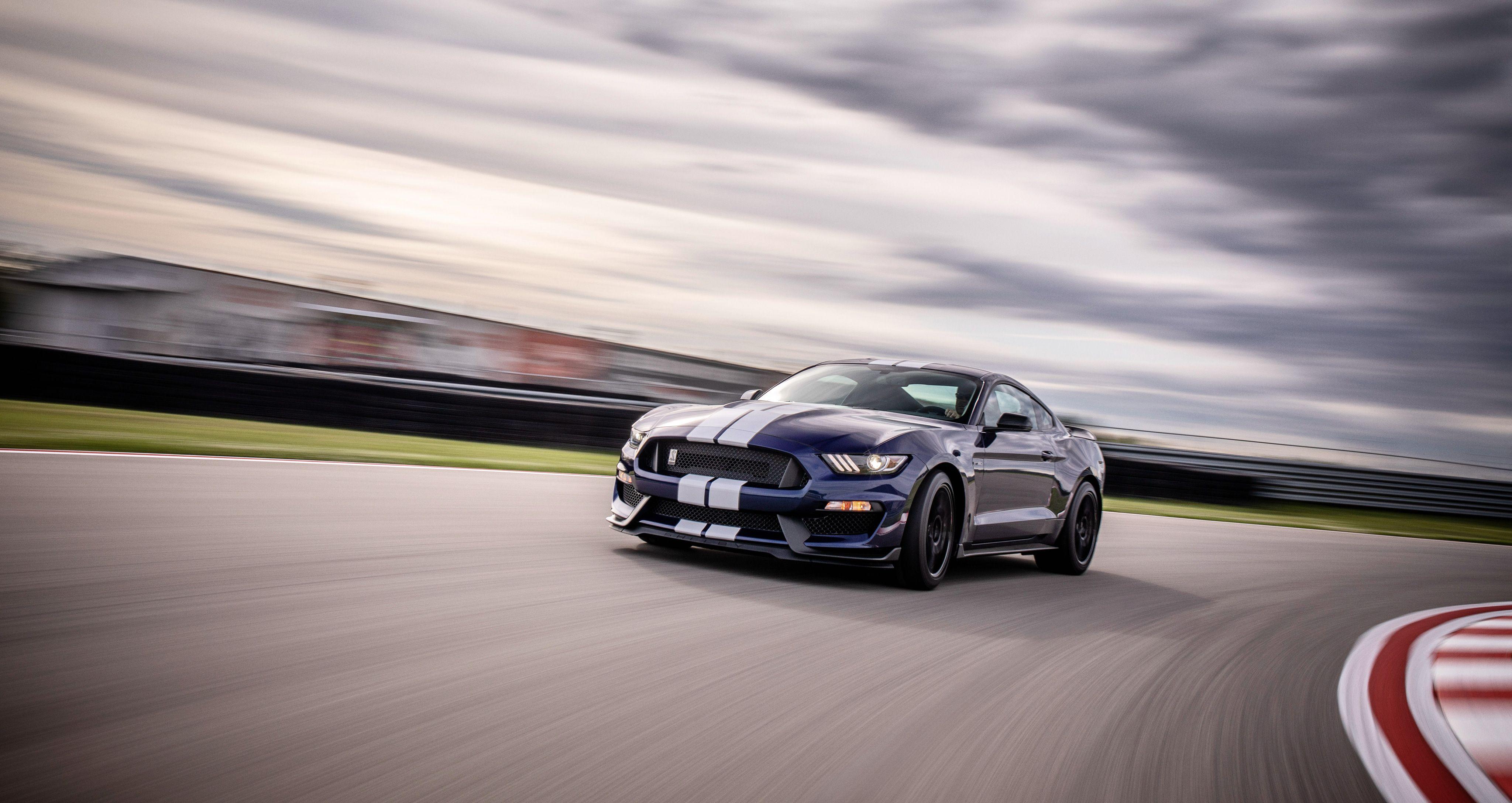 4096x2175 Ford Mustang Shelby GT350 Wallpaper