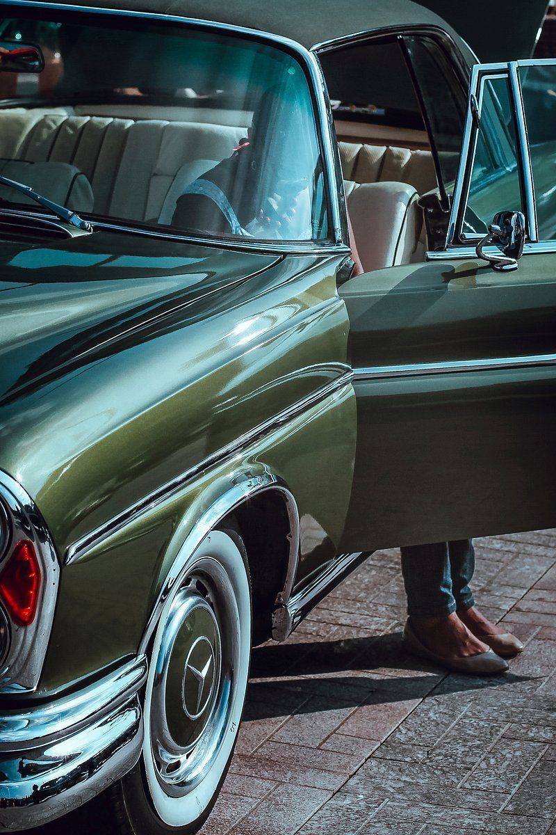 800x1200 Classic Mercedes Benz Cars Image Wallpaper