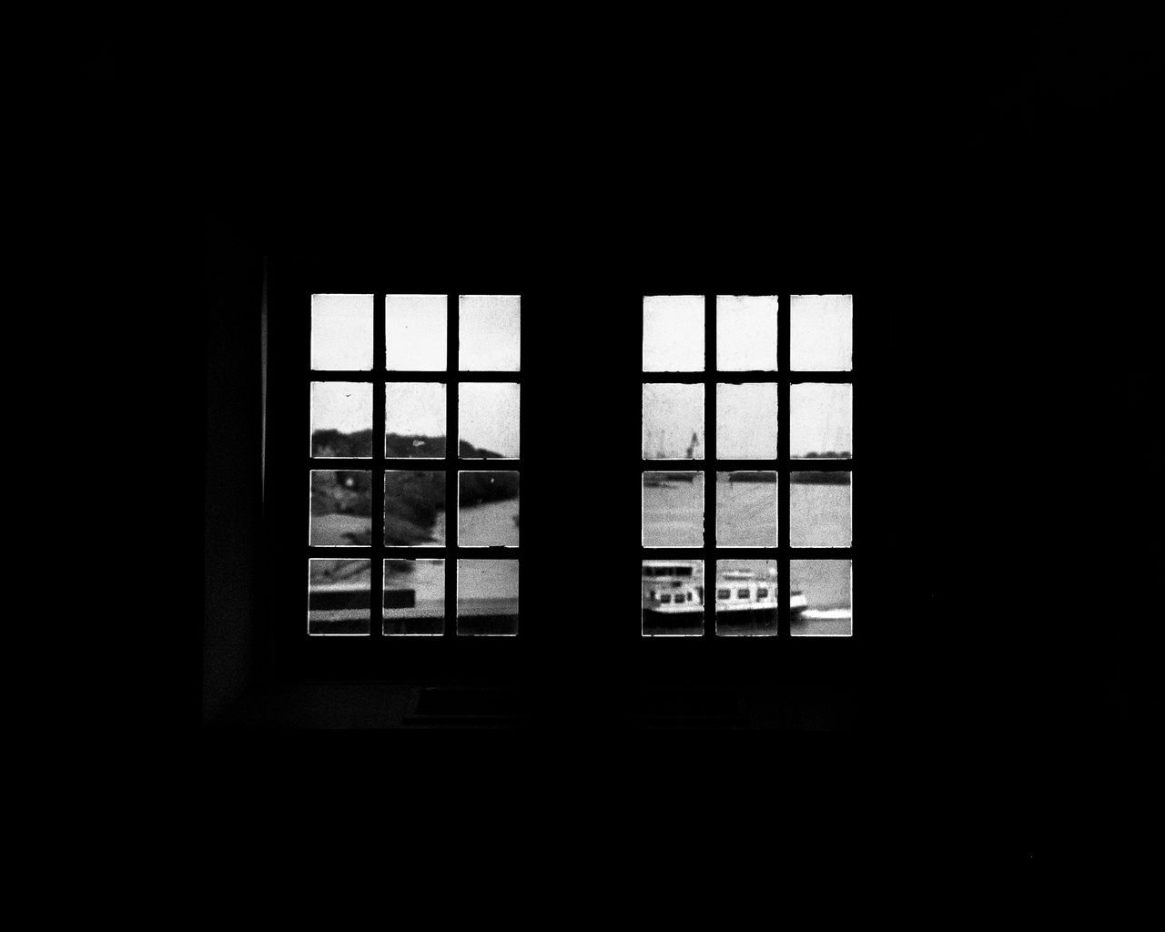 1280x1024 Download wallpaper 1280x1024 windows, view, black and white standard 5:4 HD background