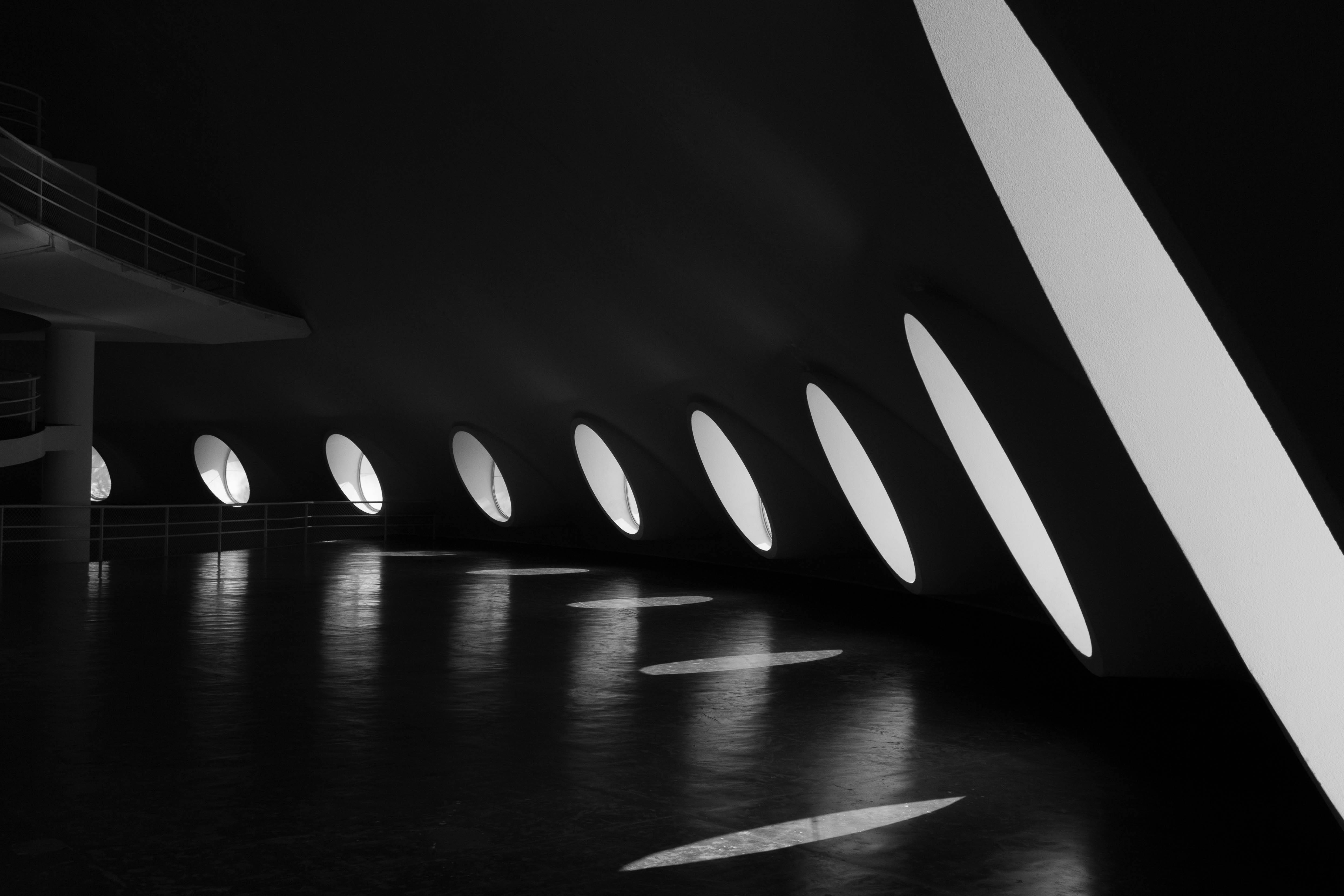 4977x3318 Black and White Photography Of Building With Round Windows · Free